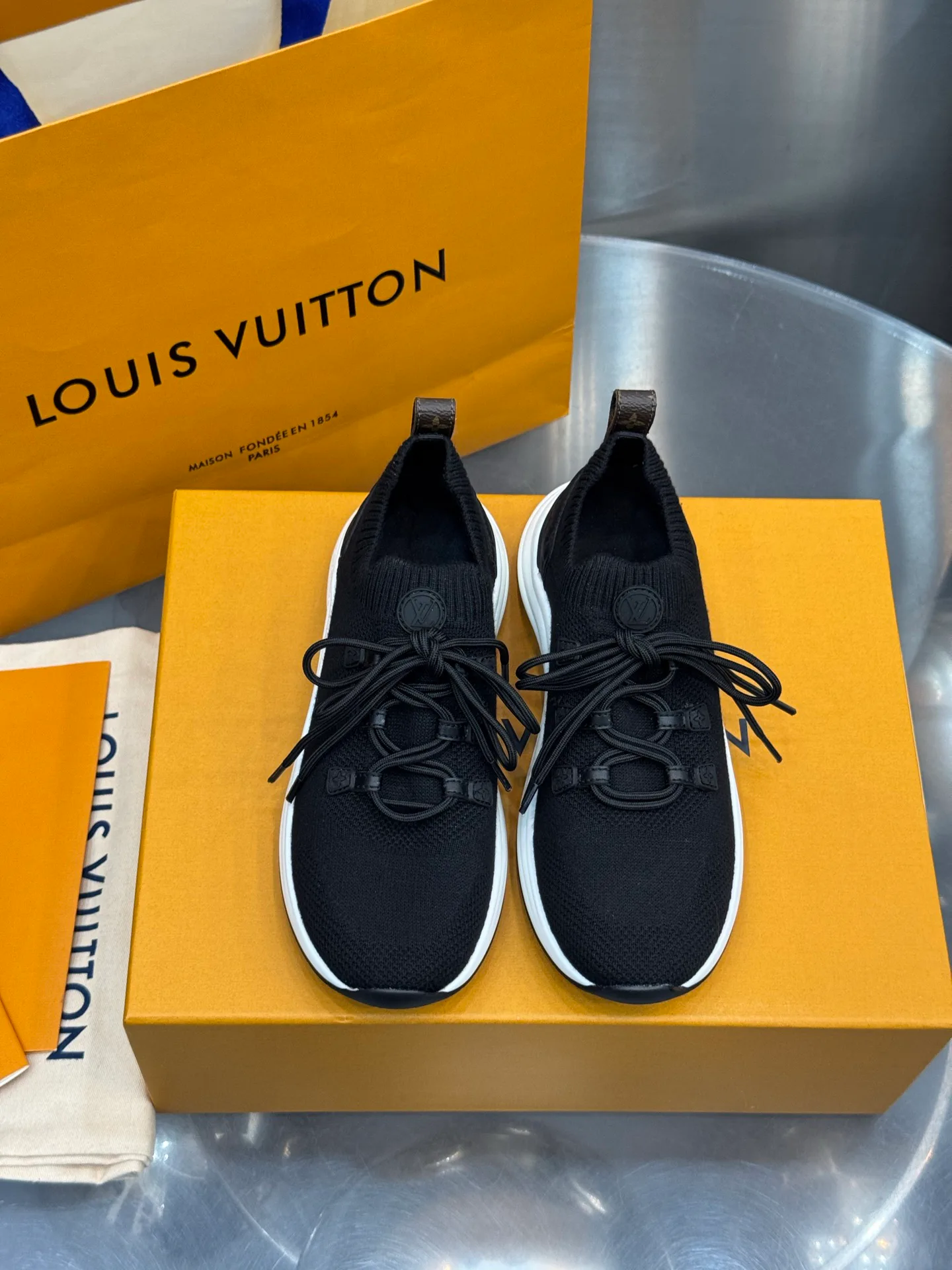 Women's Sneakers LOUIS VUITTON 18202471