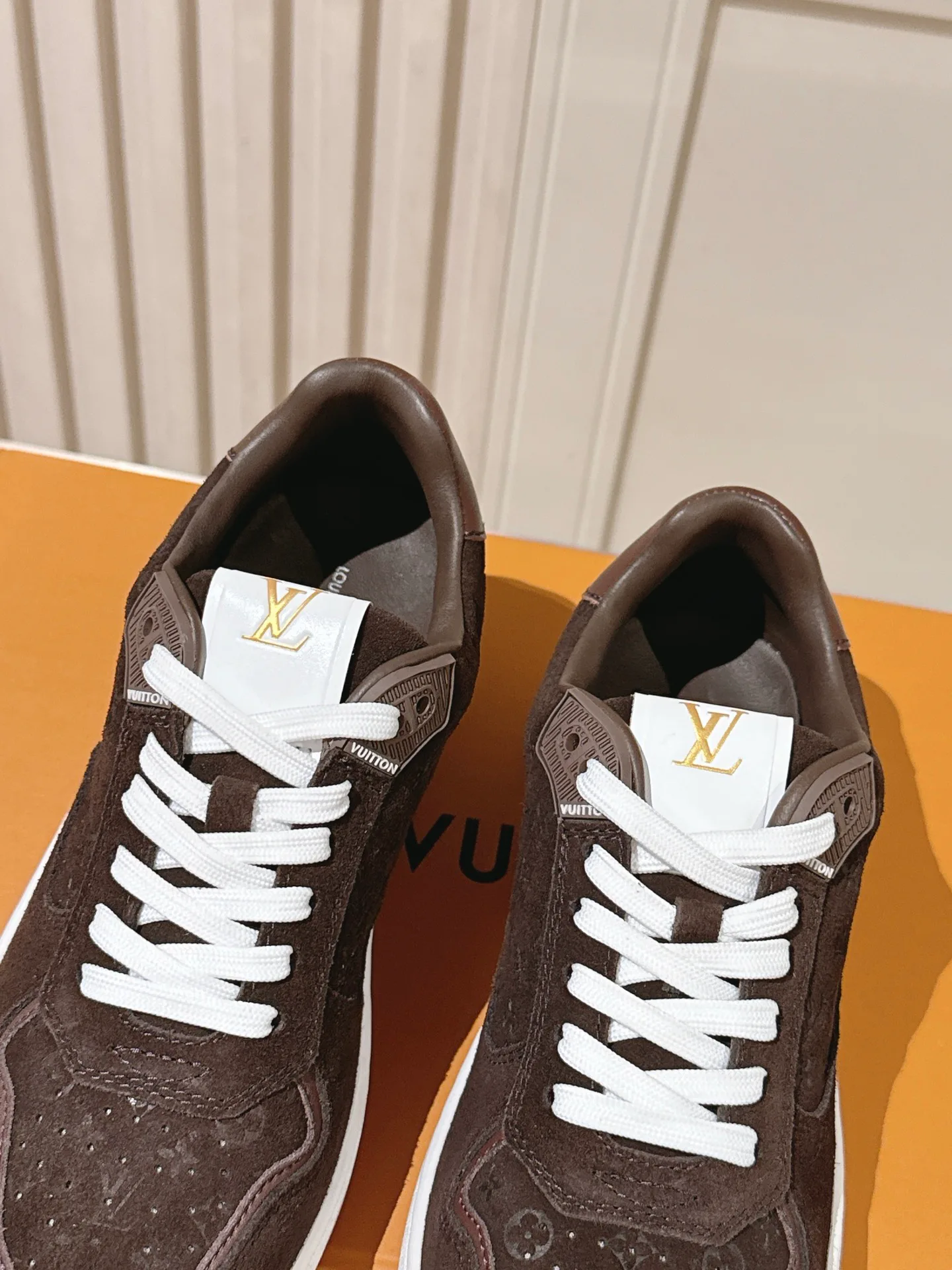 Women's Sneakers LOUIS VUITTON 18260223