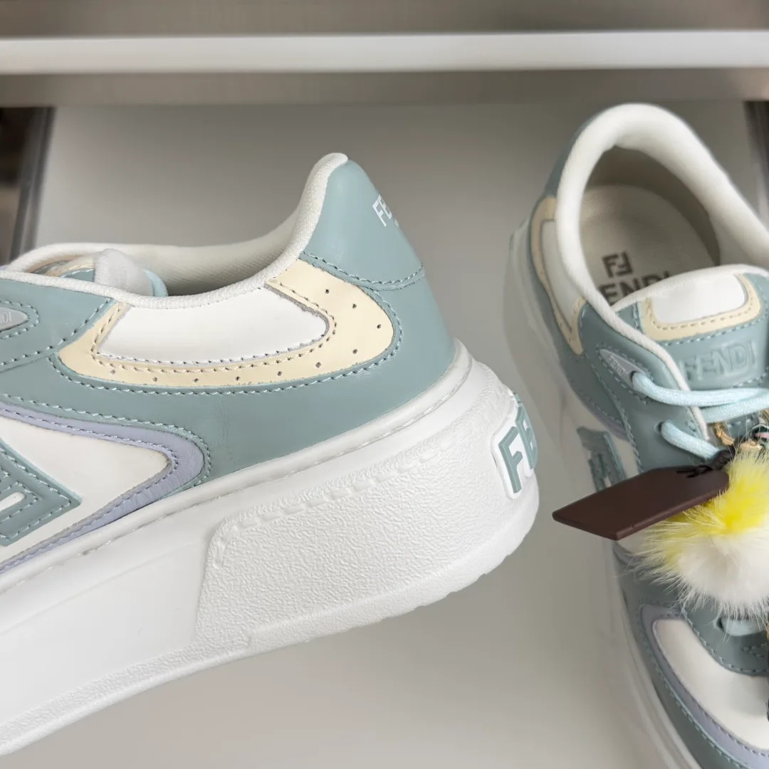 Women's Sneakers FENDI 17950680