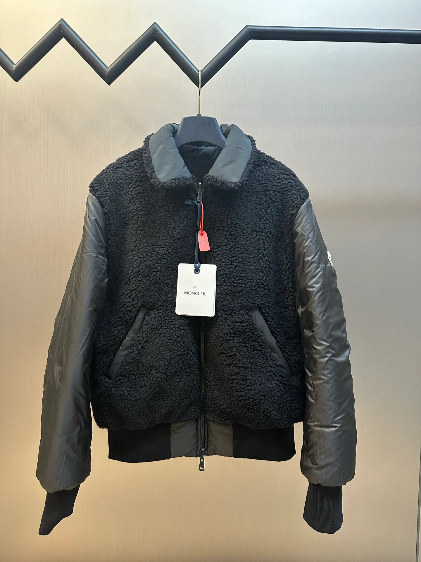 Men's Jackets And Down Jackets MONCLER 18483182