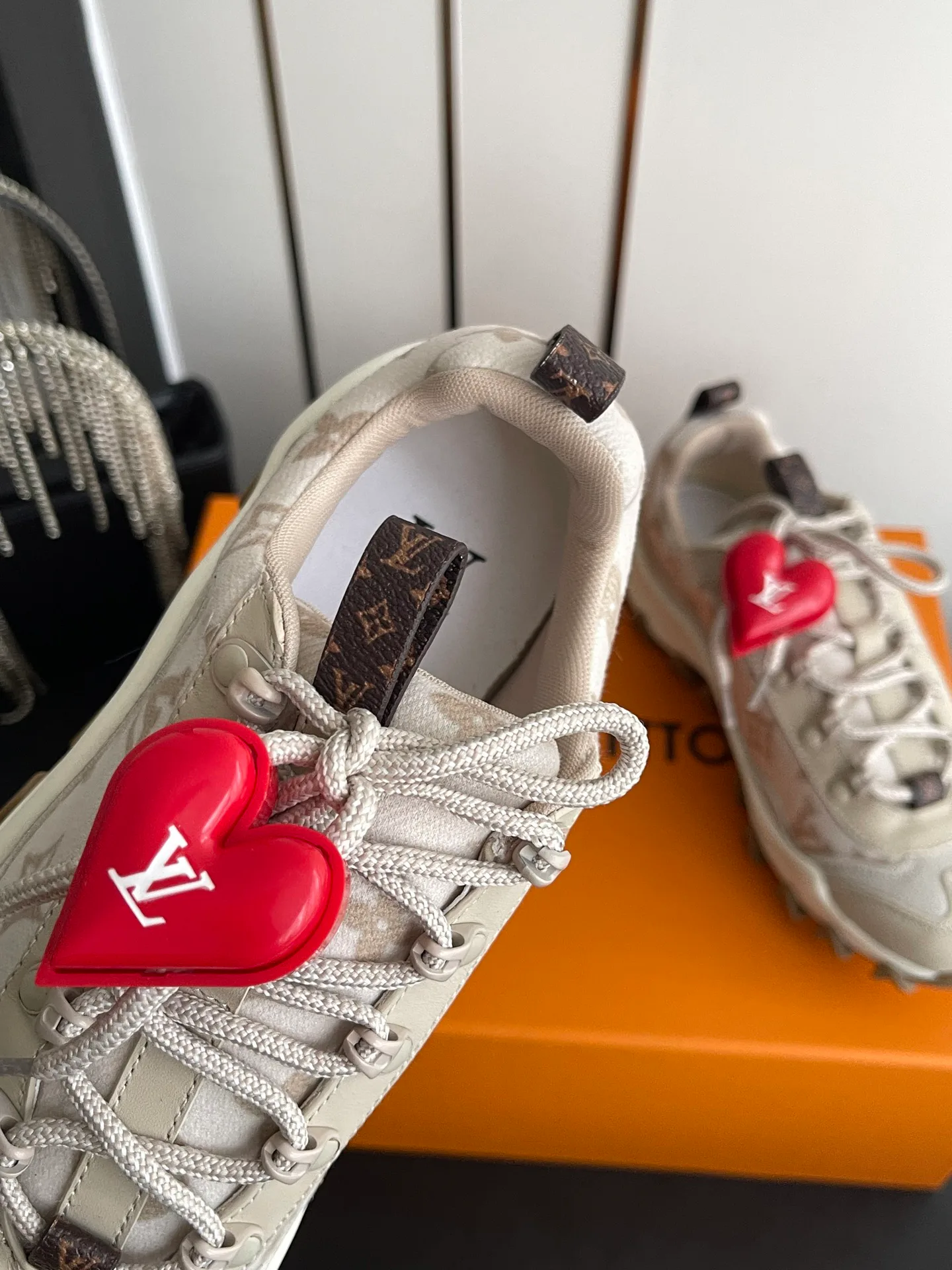 Women's Sneakers LOUIS VUITTON 17554377