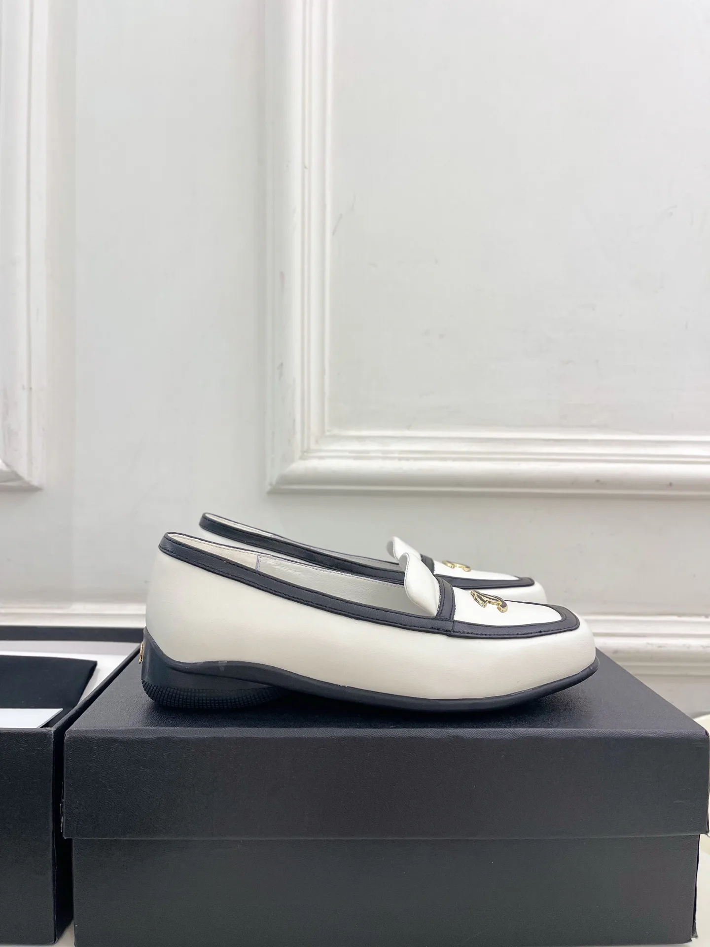 Women's Loafers And Moccasins CHANEL 18034986