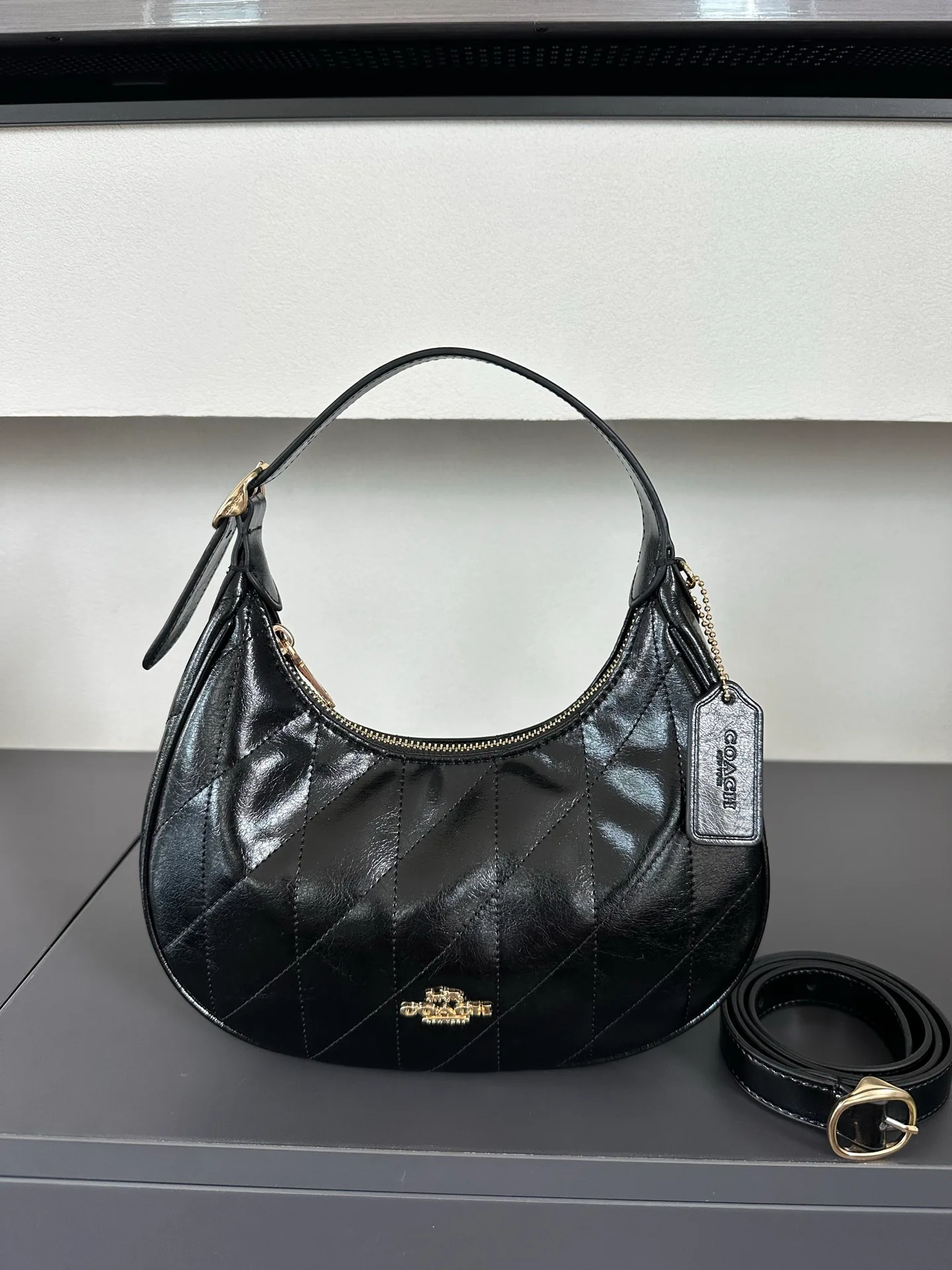 Women's Classic Handbags COACH 17960986