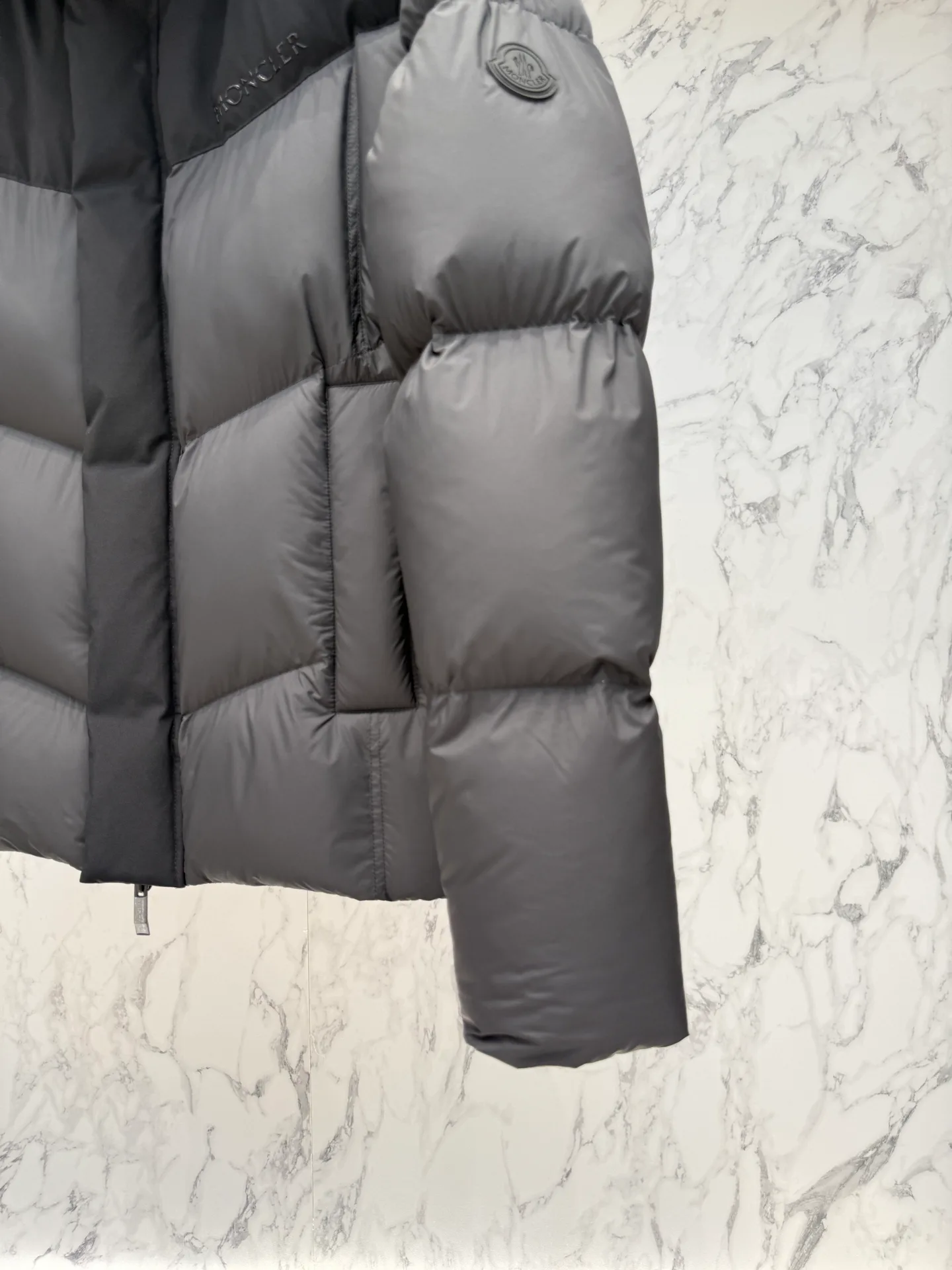 Men's Jackets And Down Jackets MONCLER 17886136
