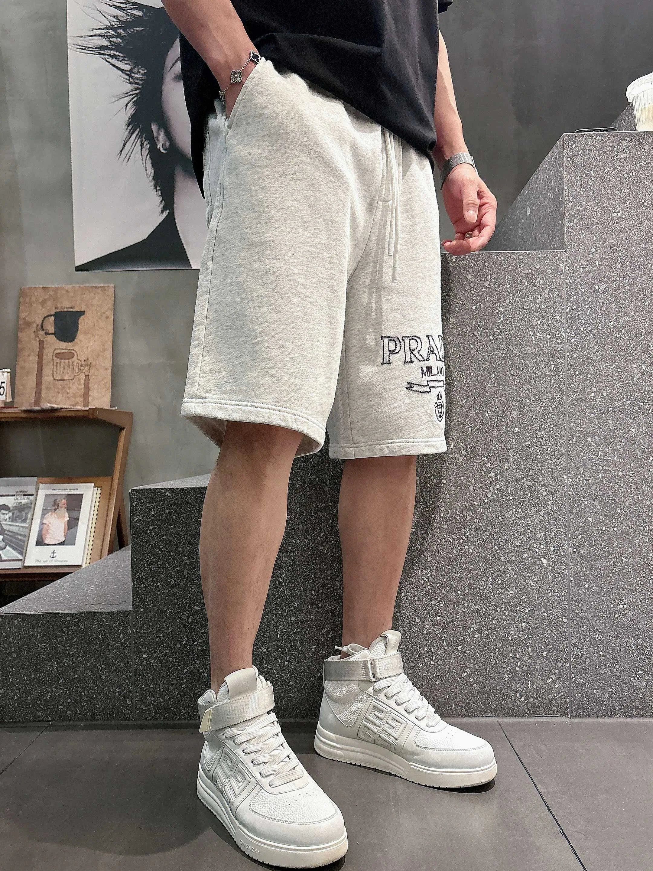 Men's Shorts PRADA 17468337