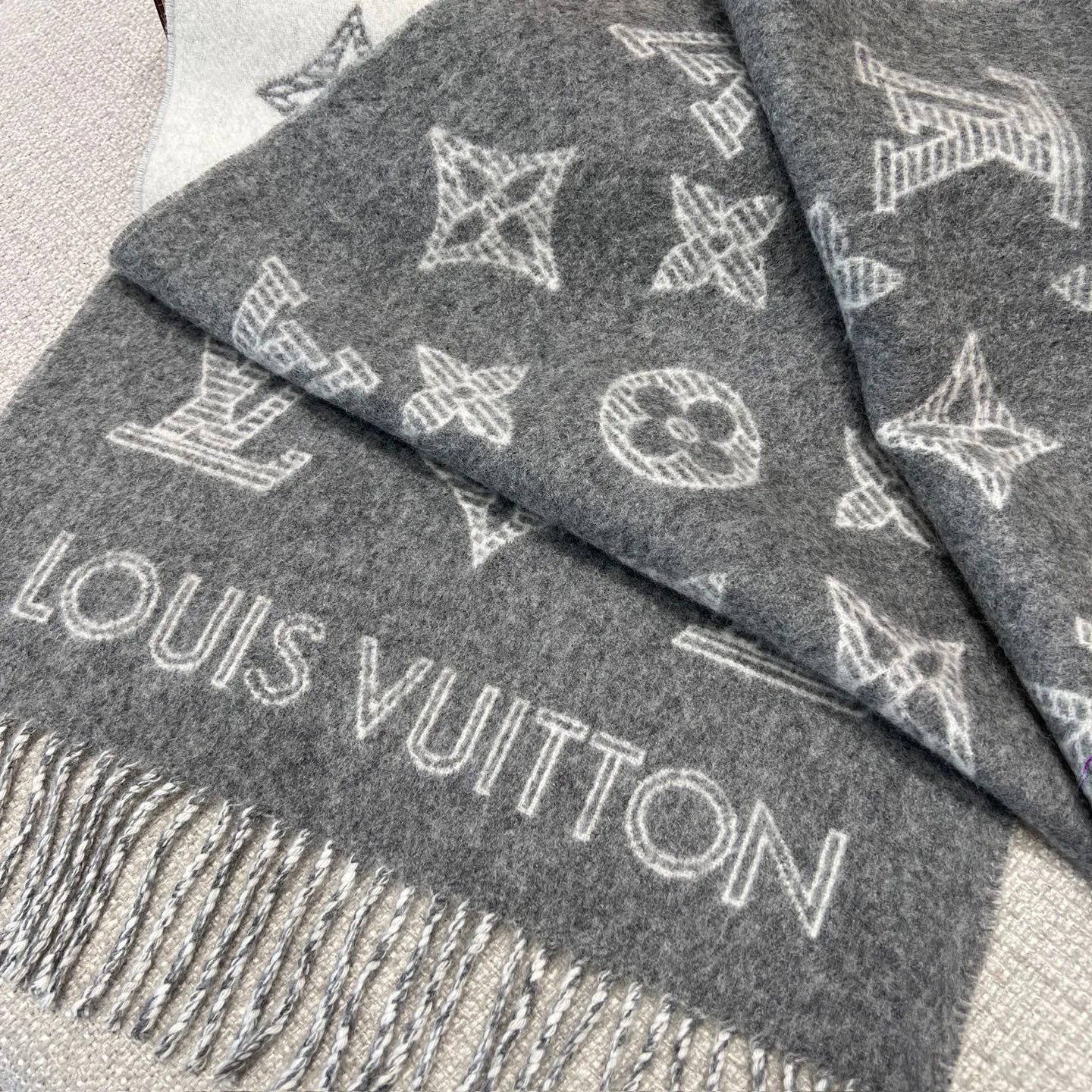 Scarves LOUIS VUITTON 17323806