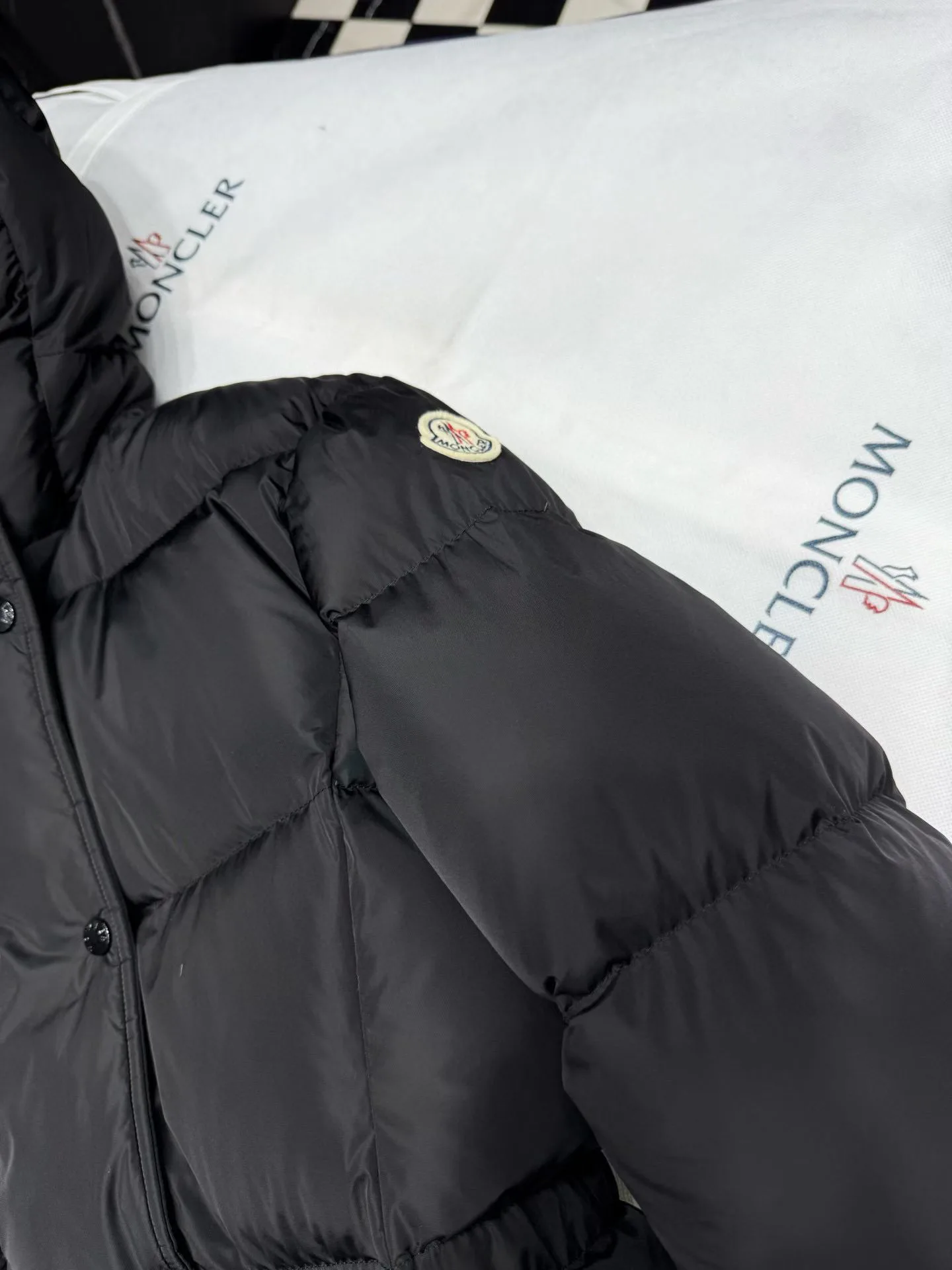 Women's Jackets And Down Jackets MONCLER 17810373
