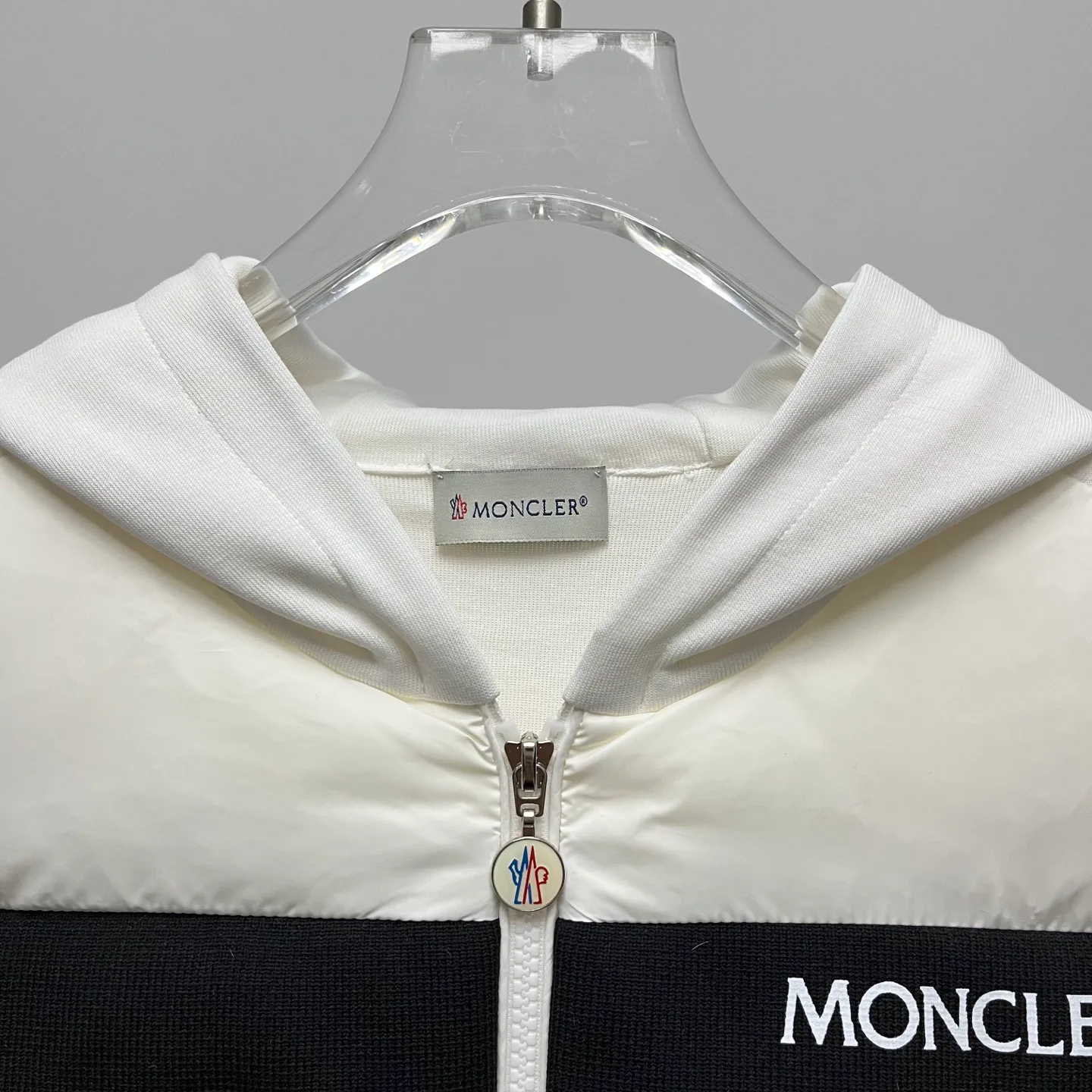 Куртки И Пуховики Мужские Moncler 18645337