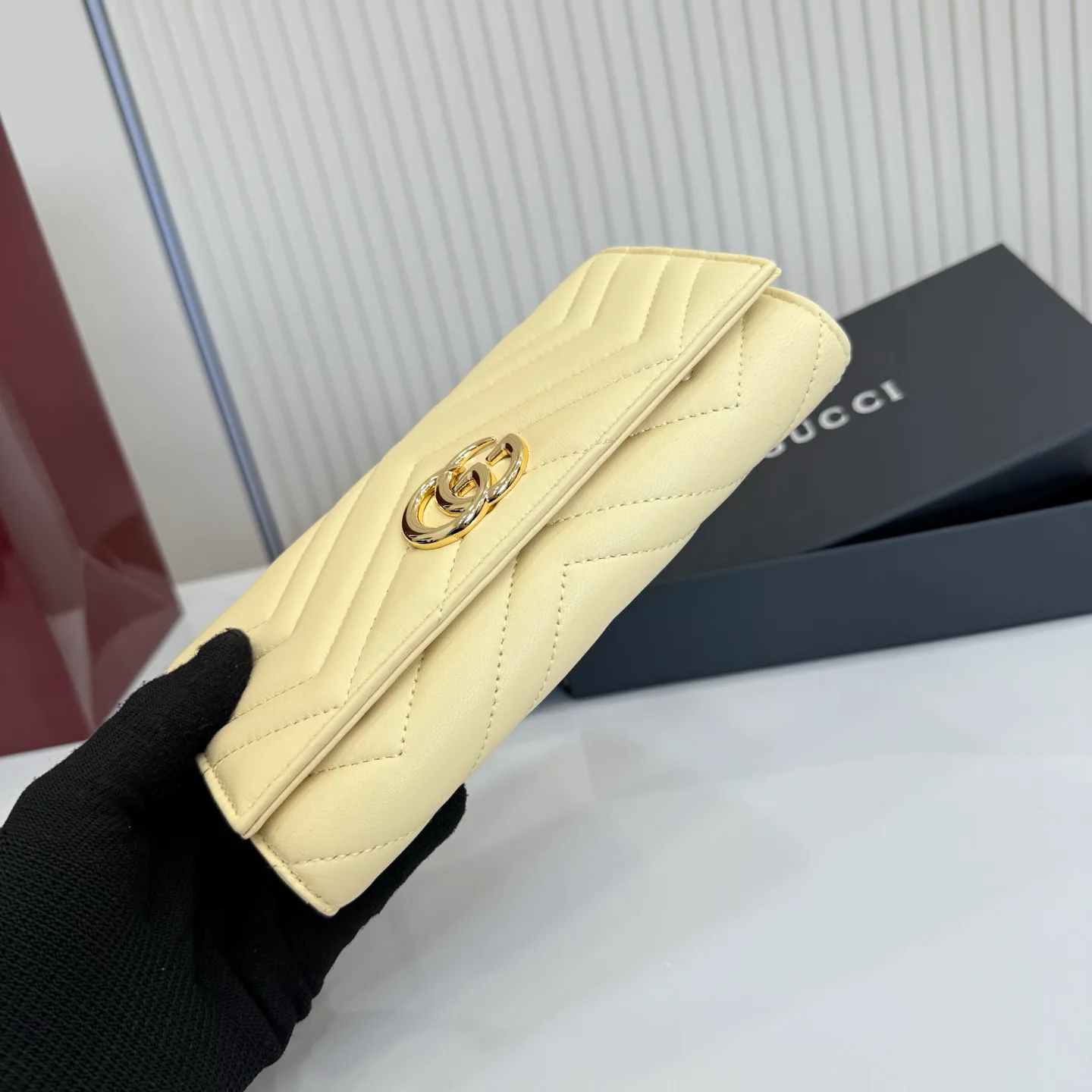 Women's Clutches GUCCI 17948231