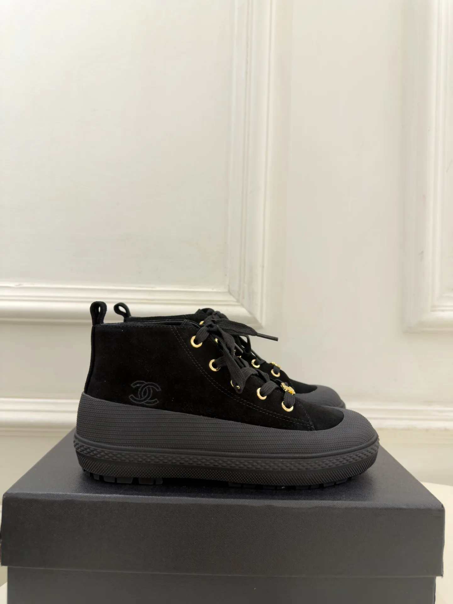 Women's Sneakers CHANEL 18346897
