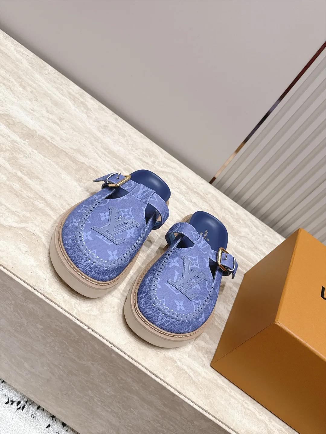 Women's Mules And Clogs LOUIS VUITTON 18187134
