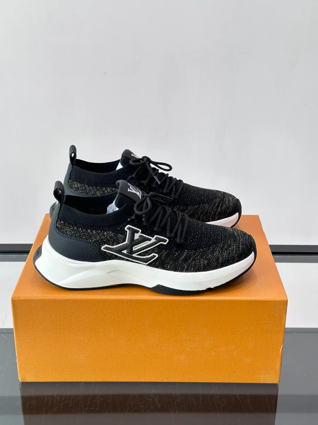 Men's Sneakers LOUIS VUITTON 18102384