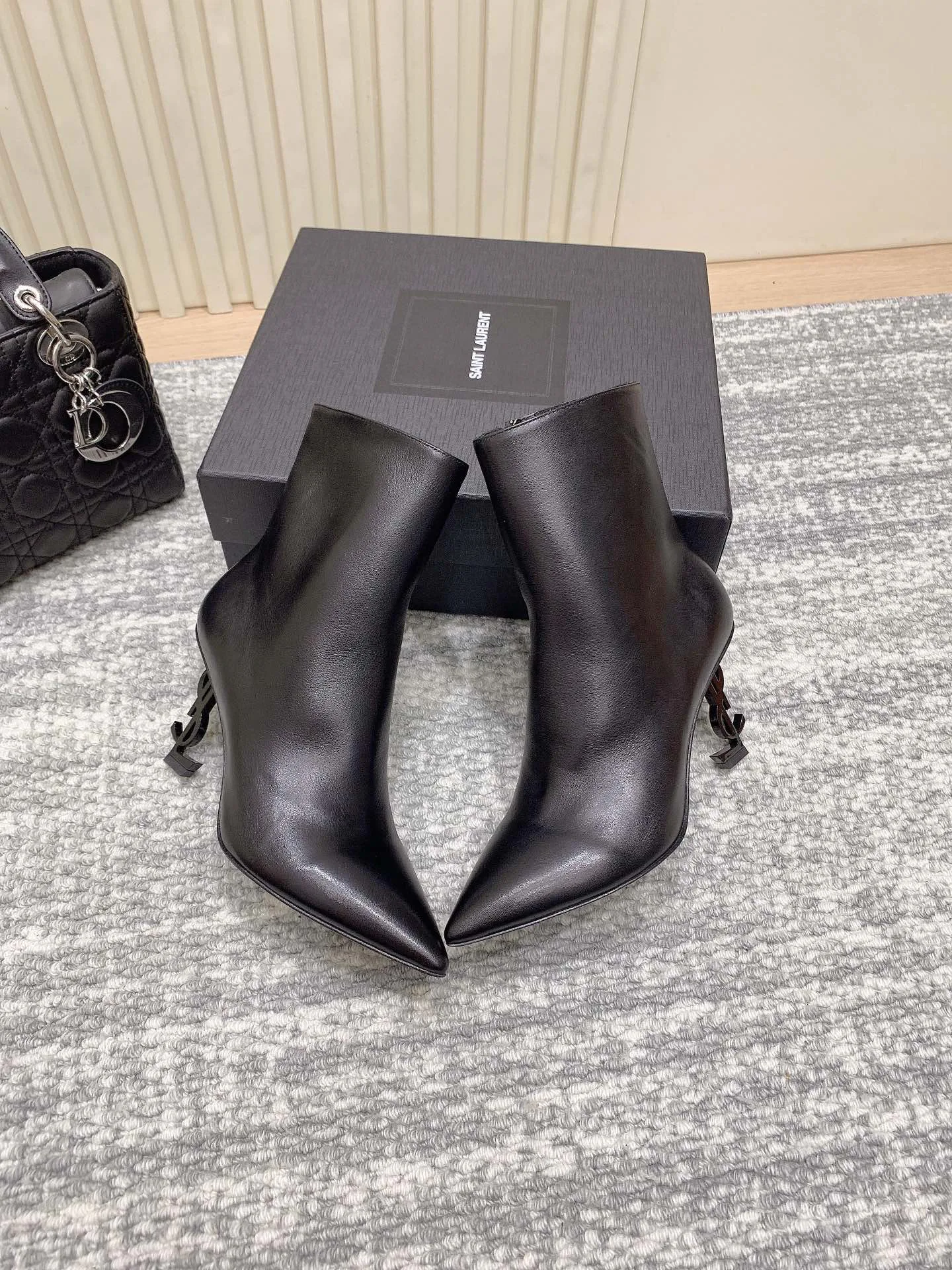 Women's Booties SAINT LAURENT 18080430