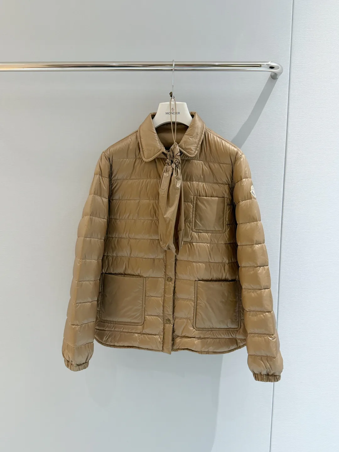 Women's Jackets And Down Jackets MONCLER 18439952