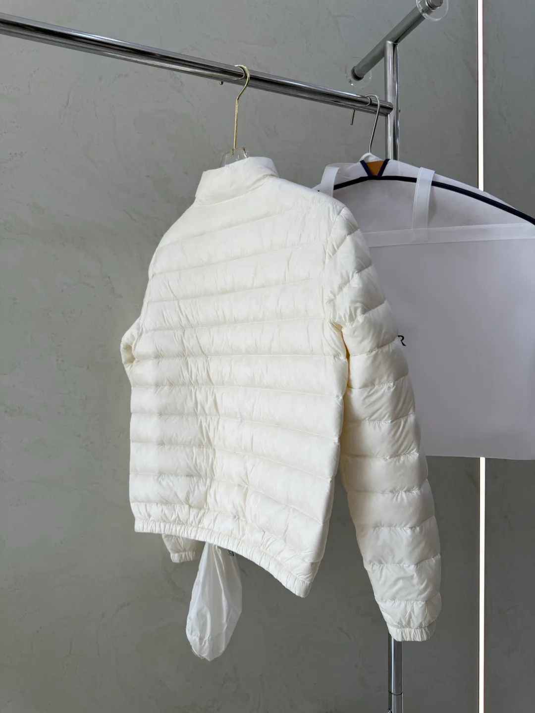 Women's Jackets And Down Jackets MONCLER 18043471