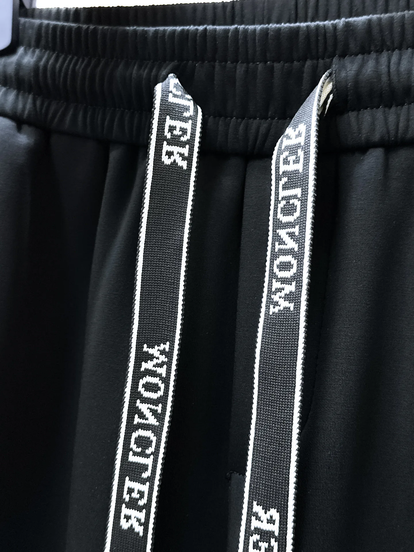 Men's Trousers MONCLER 18197369