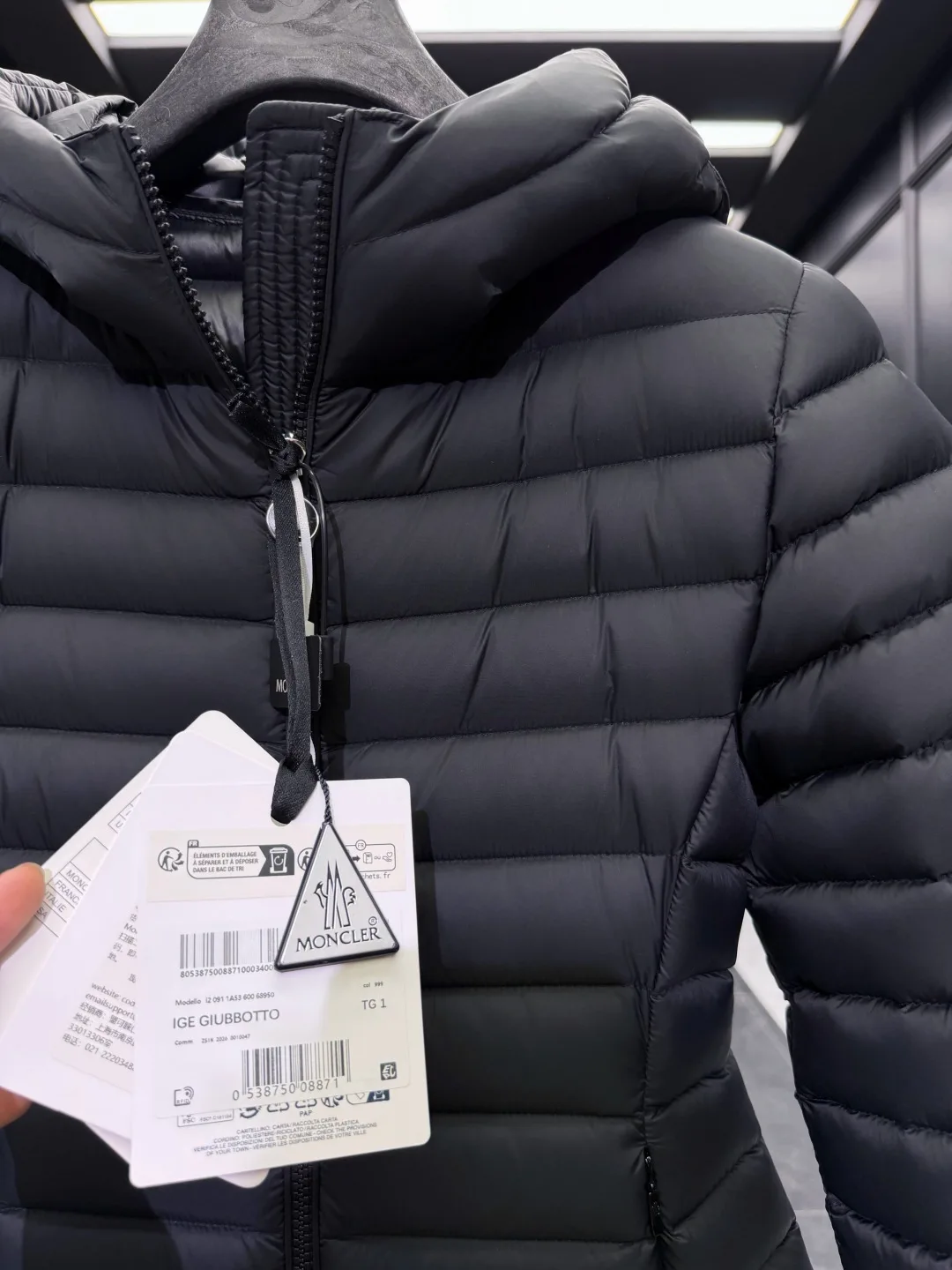 Women's Jackets And Down Jackets MONCLER 18129792