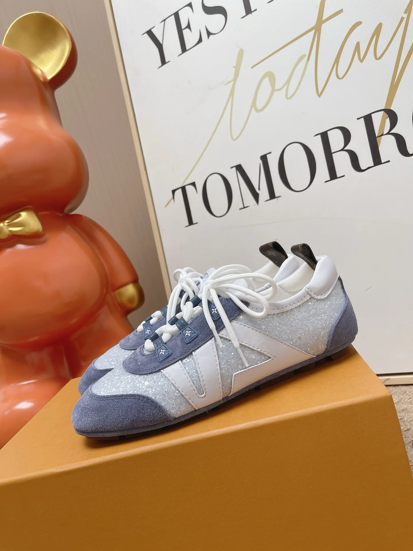 Women's Sneakers LOUIS VUITTON 17449400