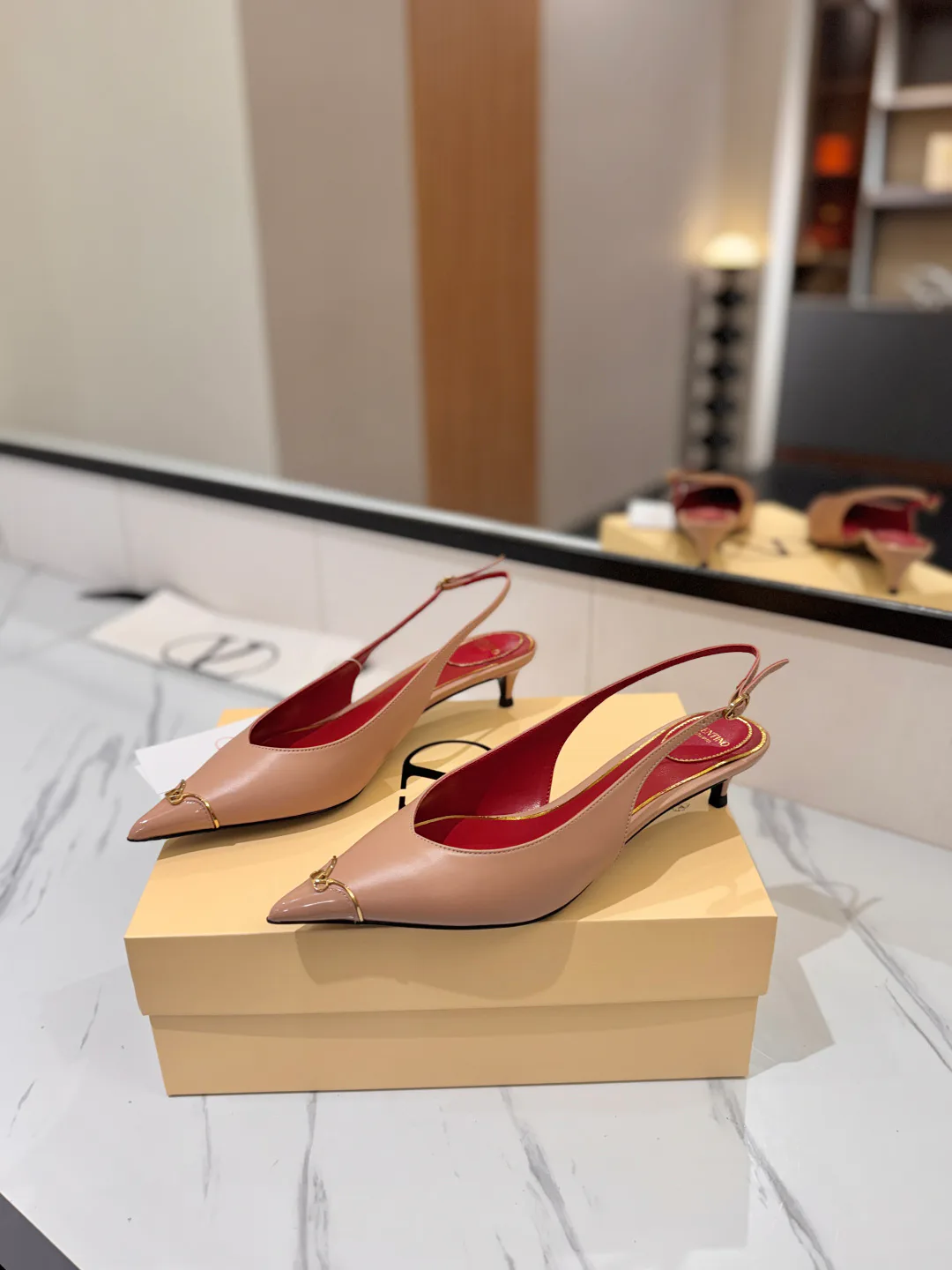 Women's Open-Toe Sandals VALENTINO 18134943