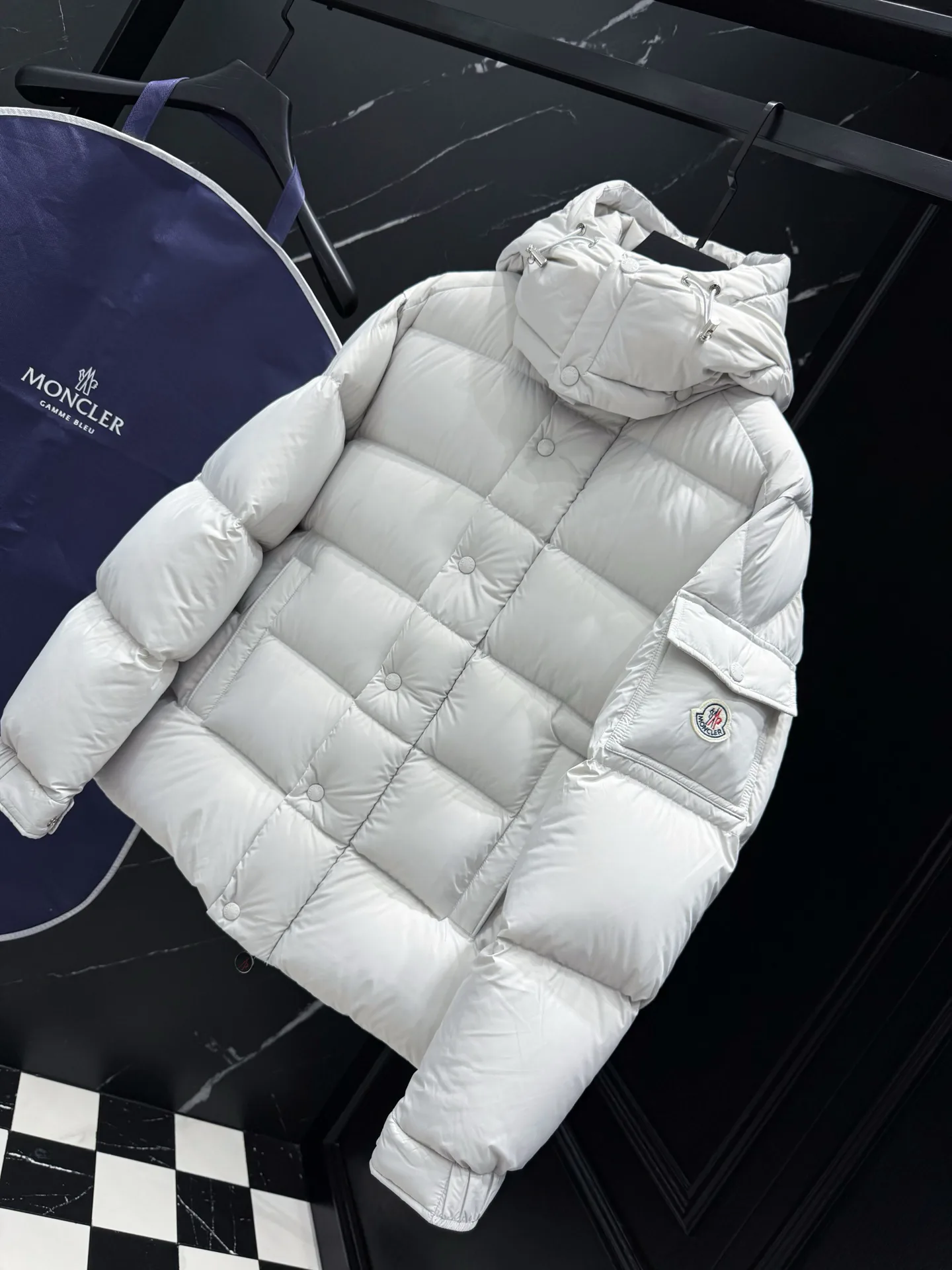 Women's Jackets And Down Jackets MONCLER 18035670
