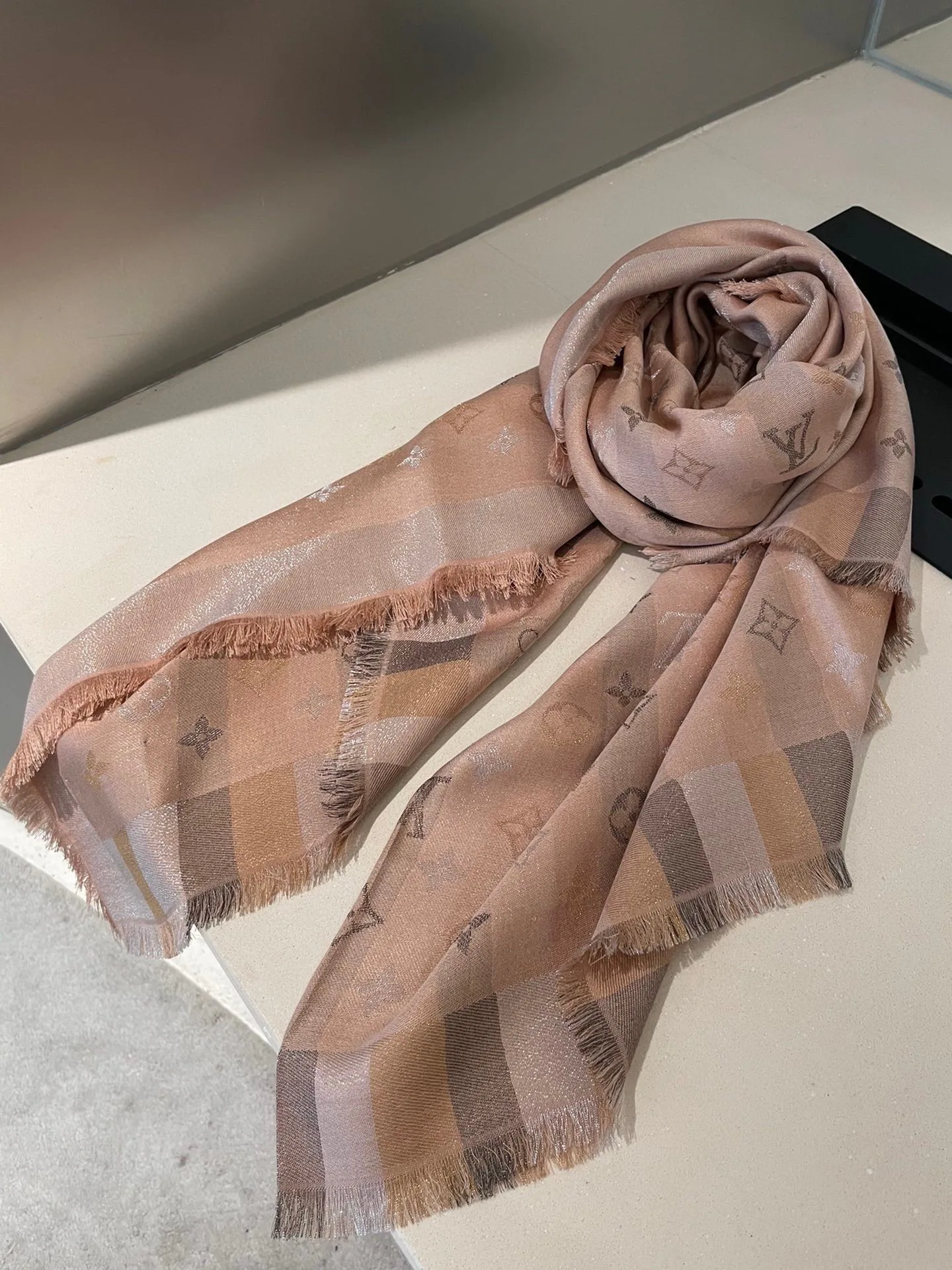 Scarves LOUIS VUITTON 18093339