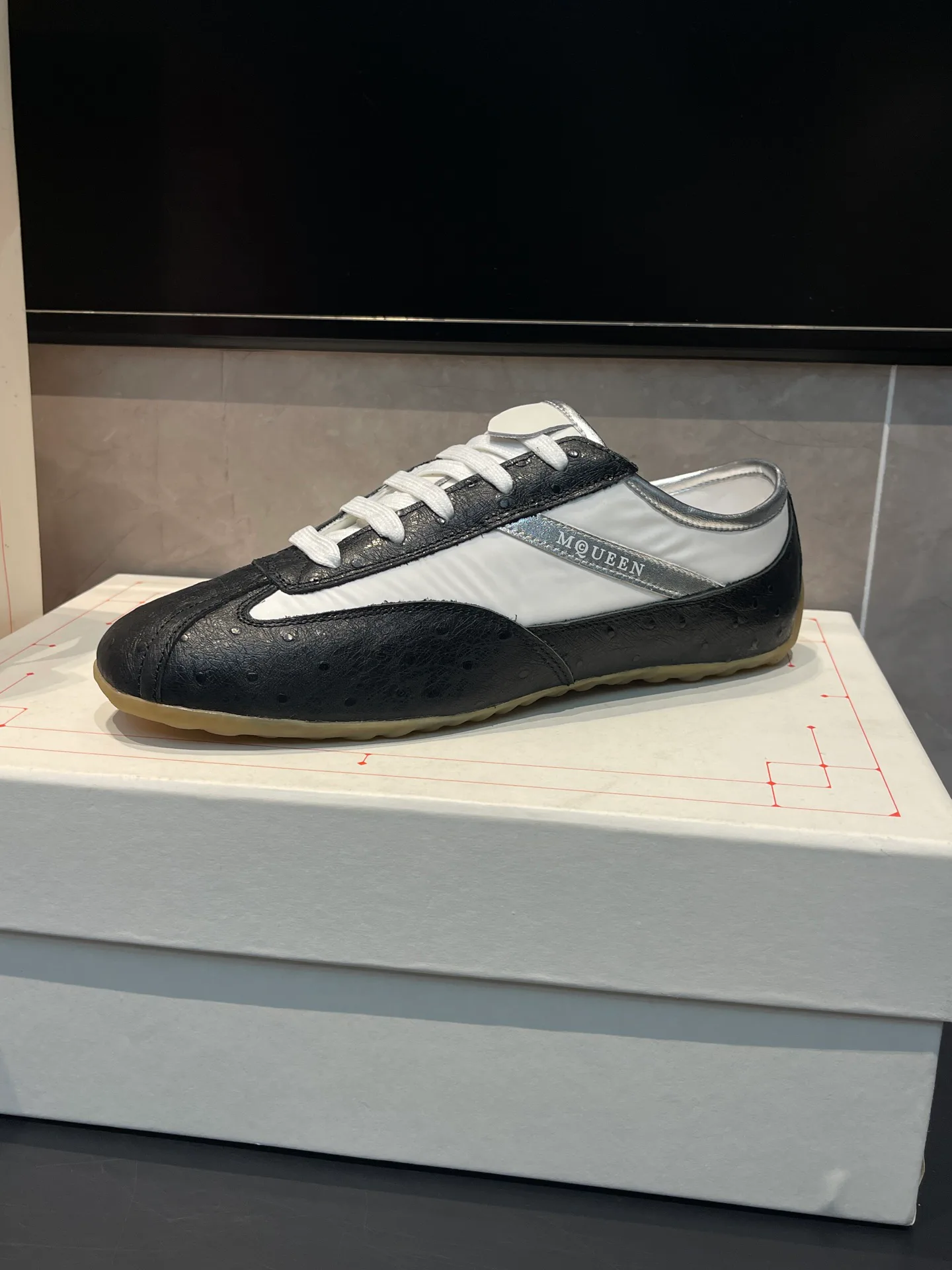 Women's Sneakers ALEXANDER MCQUEEN 18363943