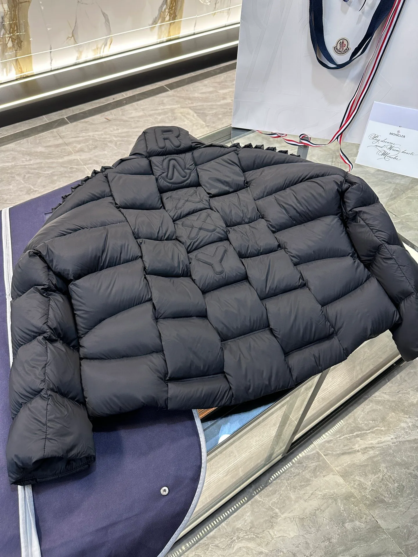 Women's Jackets And Down Jackets MONCLER 18130167