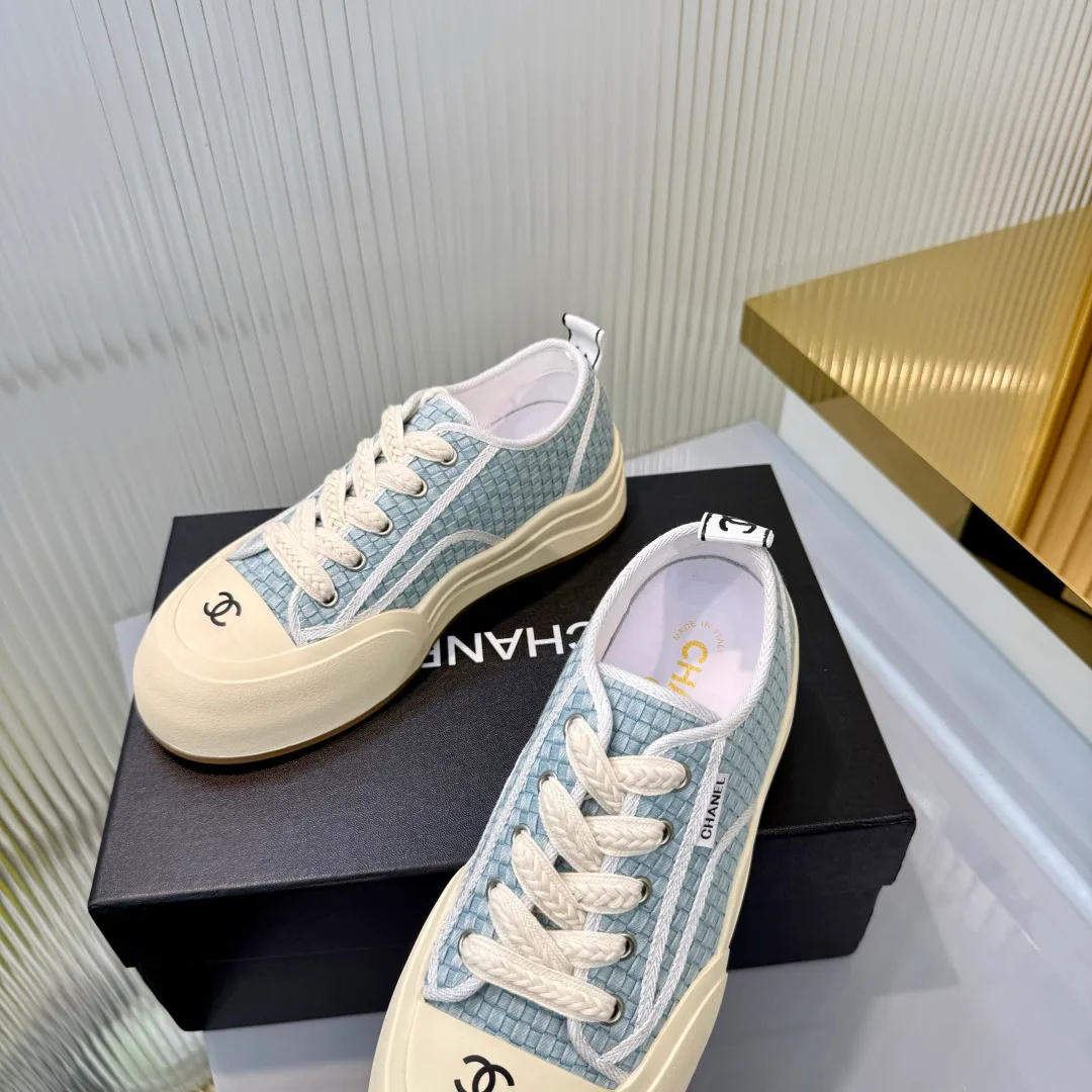 Women's Sneakers CHANEL 18366977