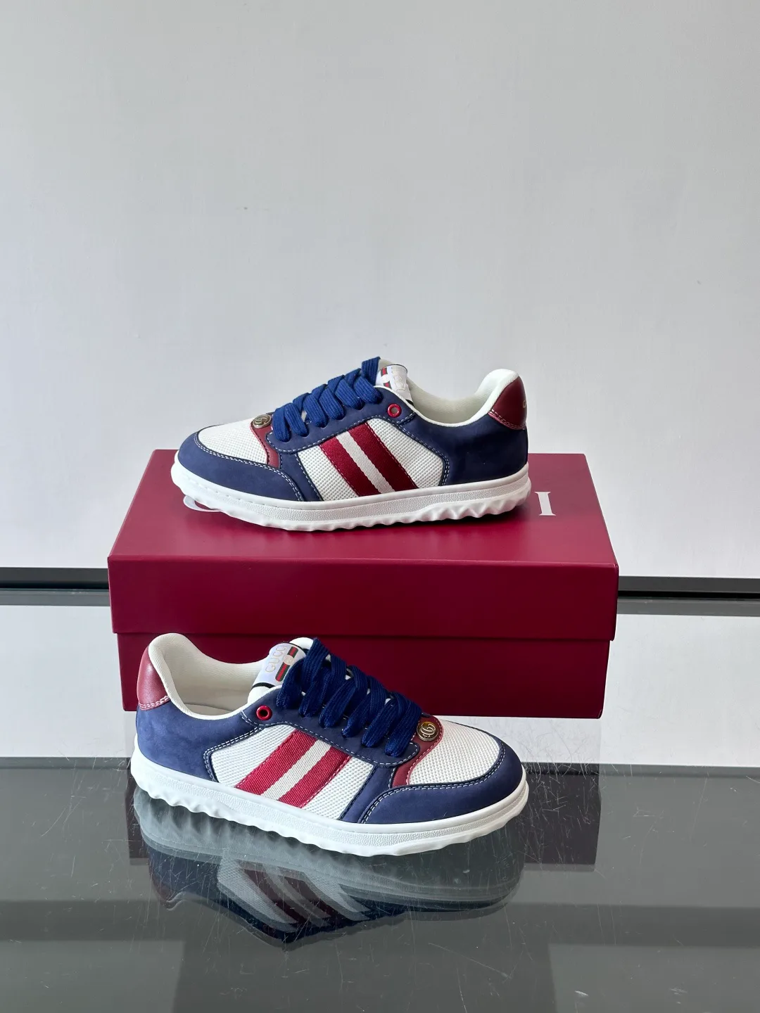 Women's Sneakers GUCCI 17032162