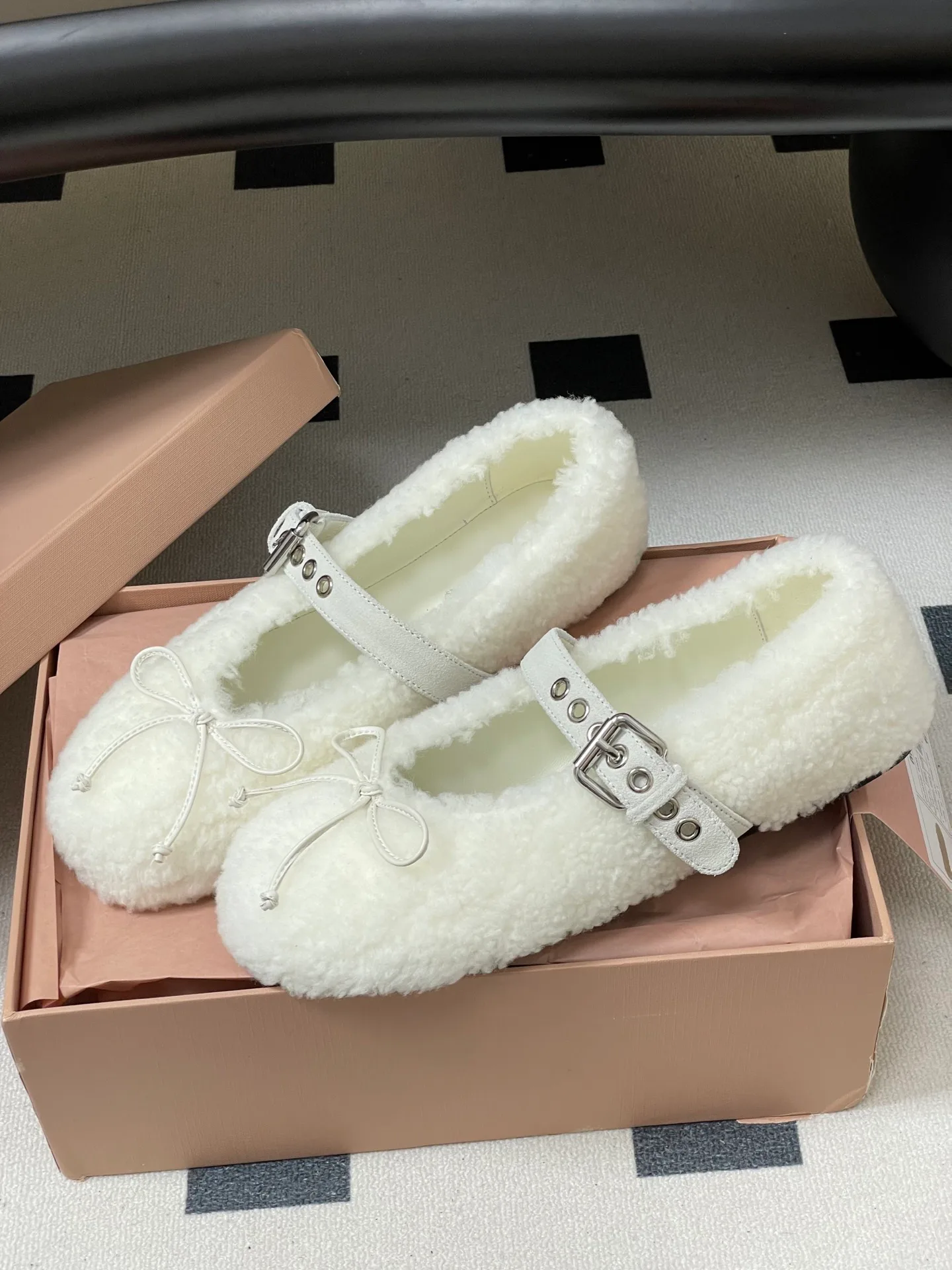 Women's Ballet Flats MIU MIU 18041530