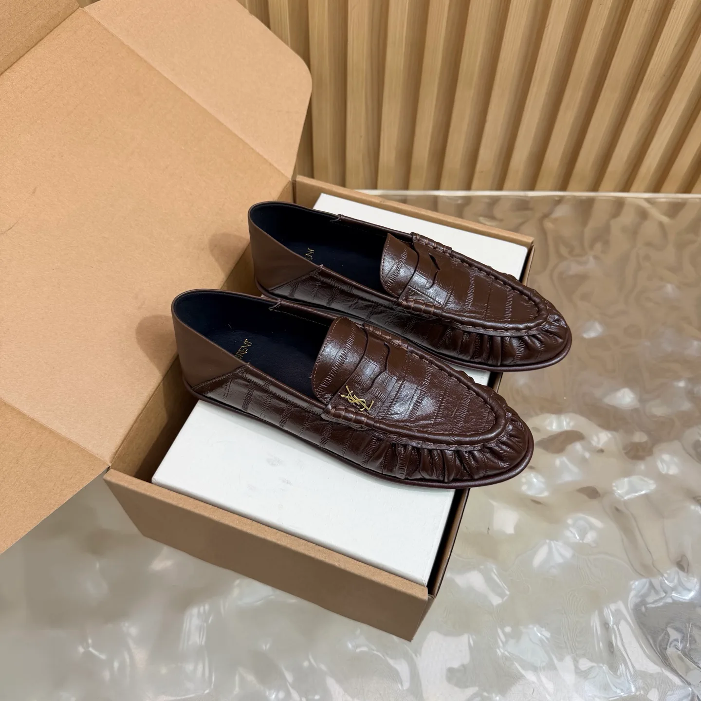 Women's Loafers And Moccasins SAINT LAURENT 18062370