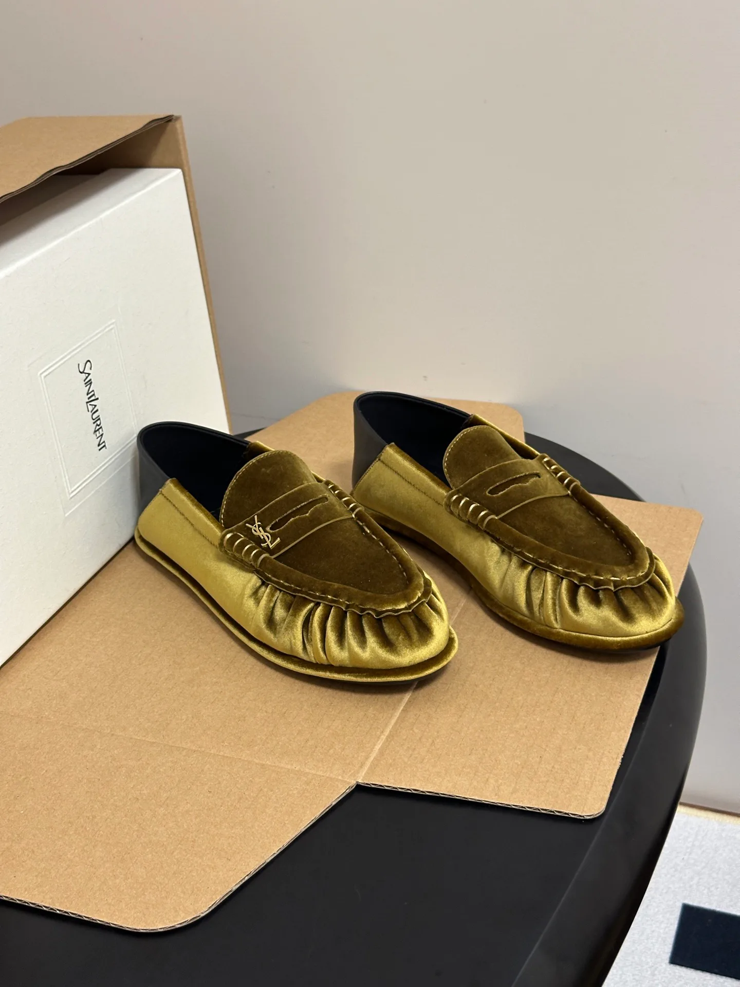 Women's Loafers And Moccasins SAINT LAURENT 18049138