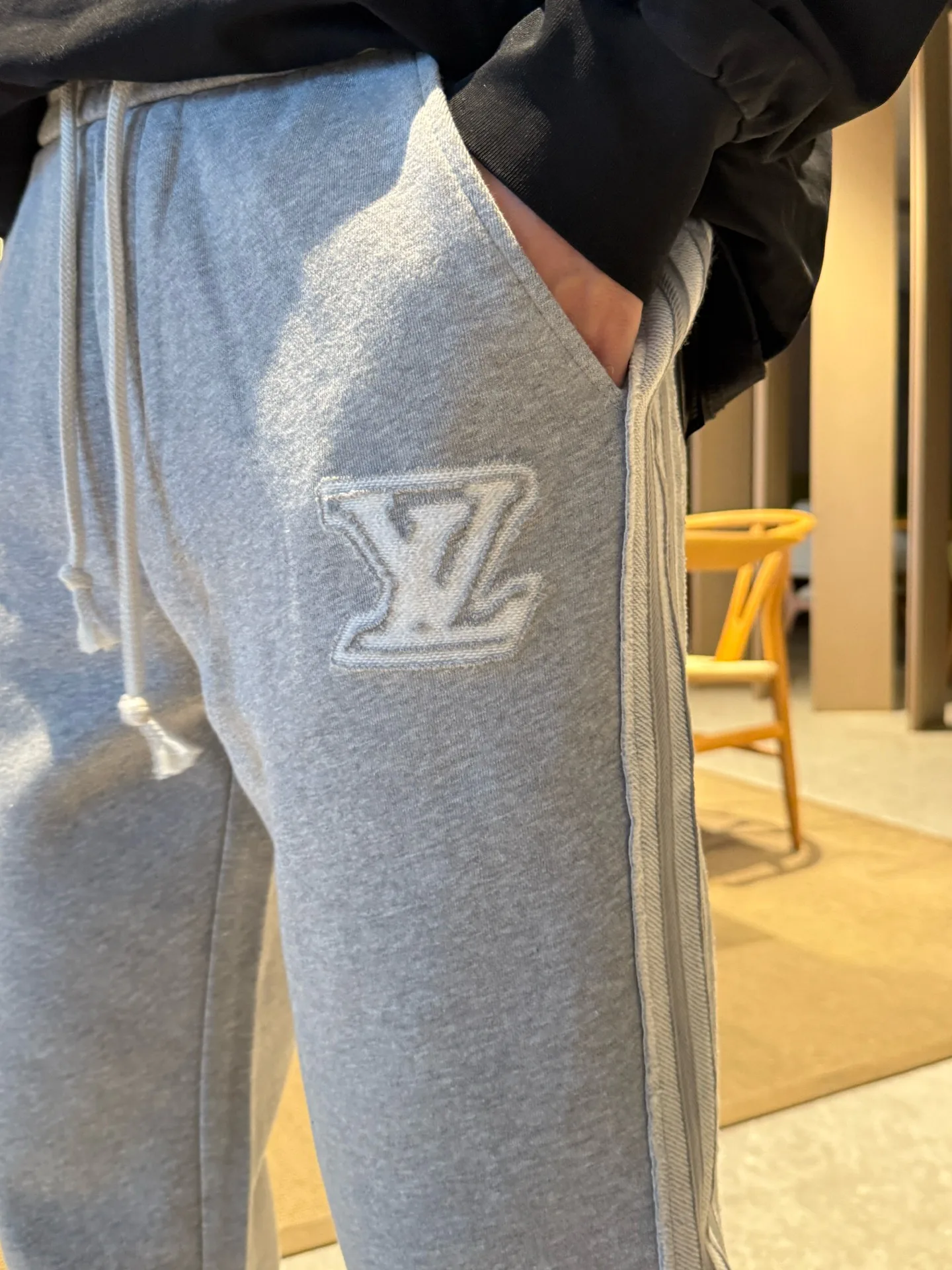 Men's Trousers LOUIS VUITTON 18345809