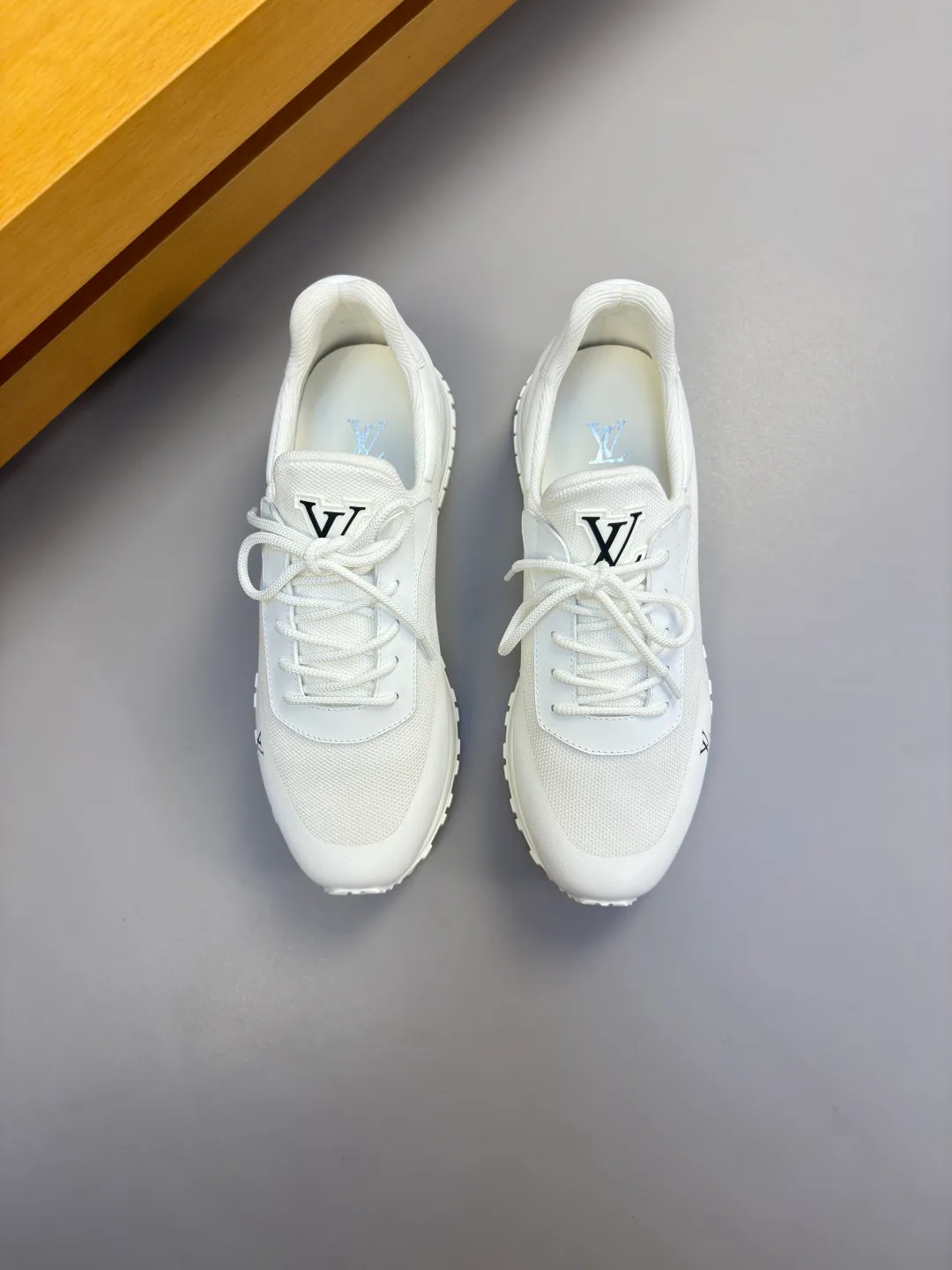 Men's Sneakers LOUIS VUITTON 17955085