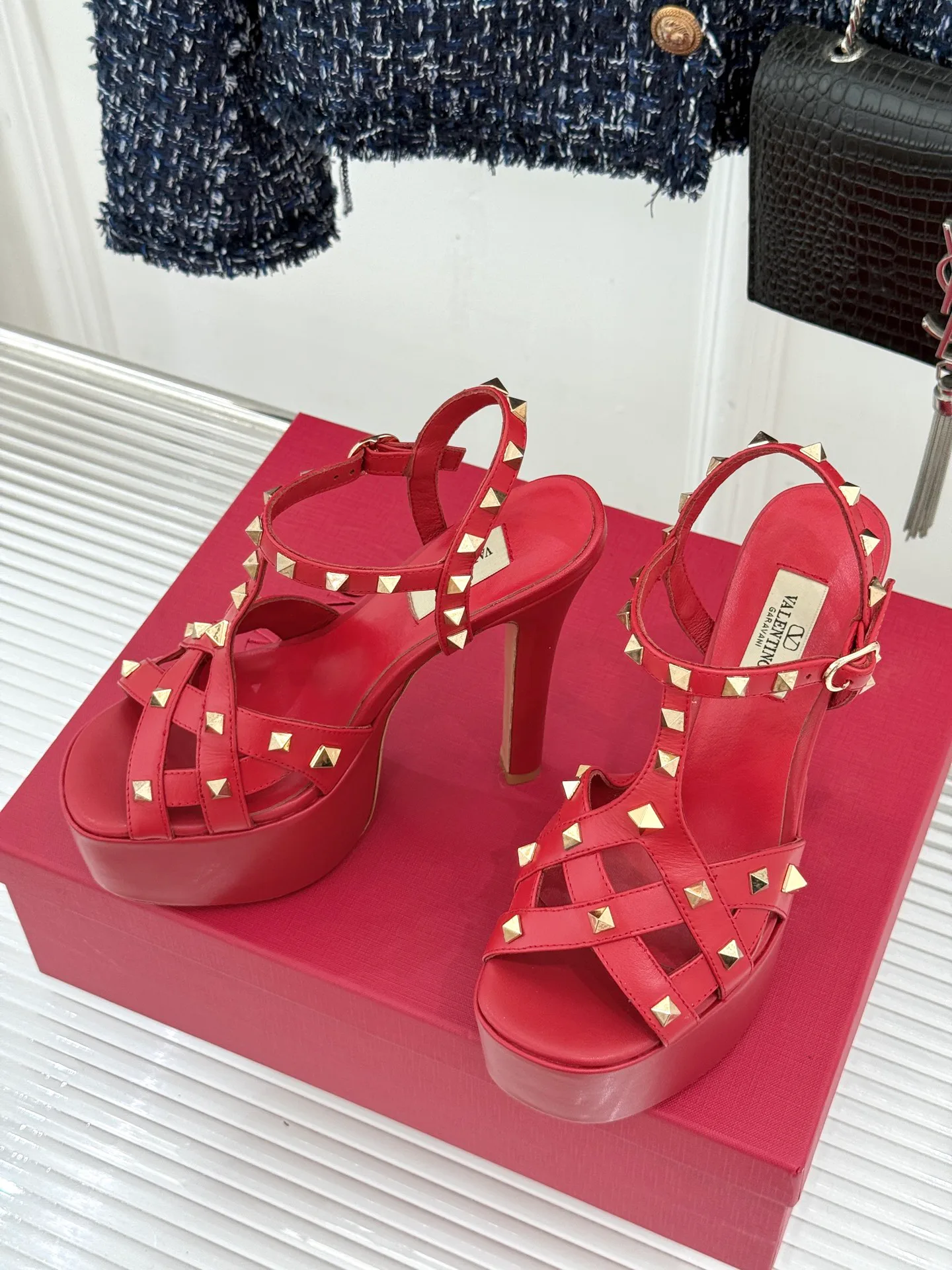 Women's Open-Toe Sandals VALENTINO 18198295