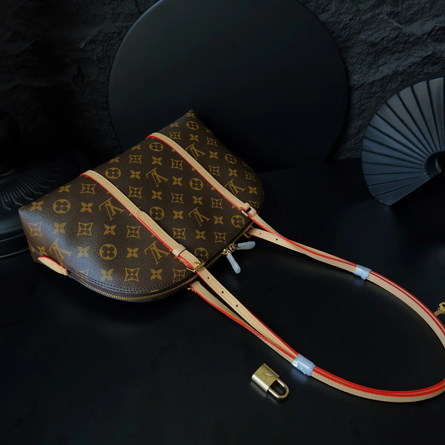 Women's Classic Handbags LOUIS VUITTON 17498635