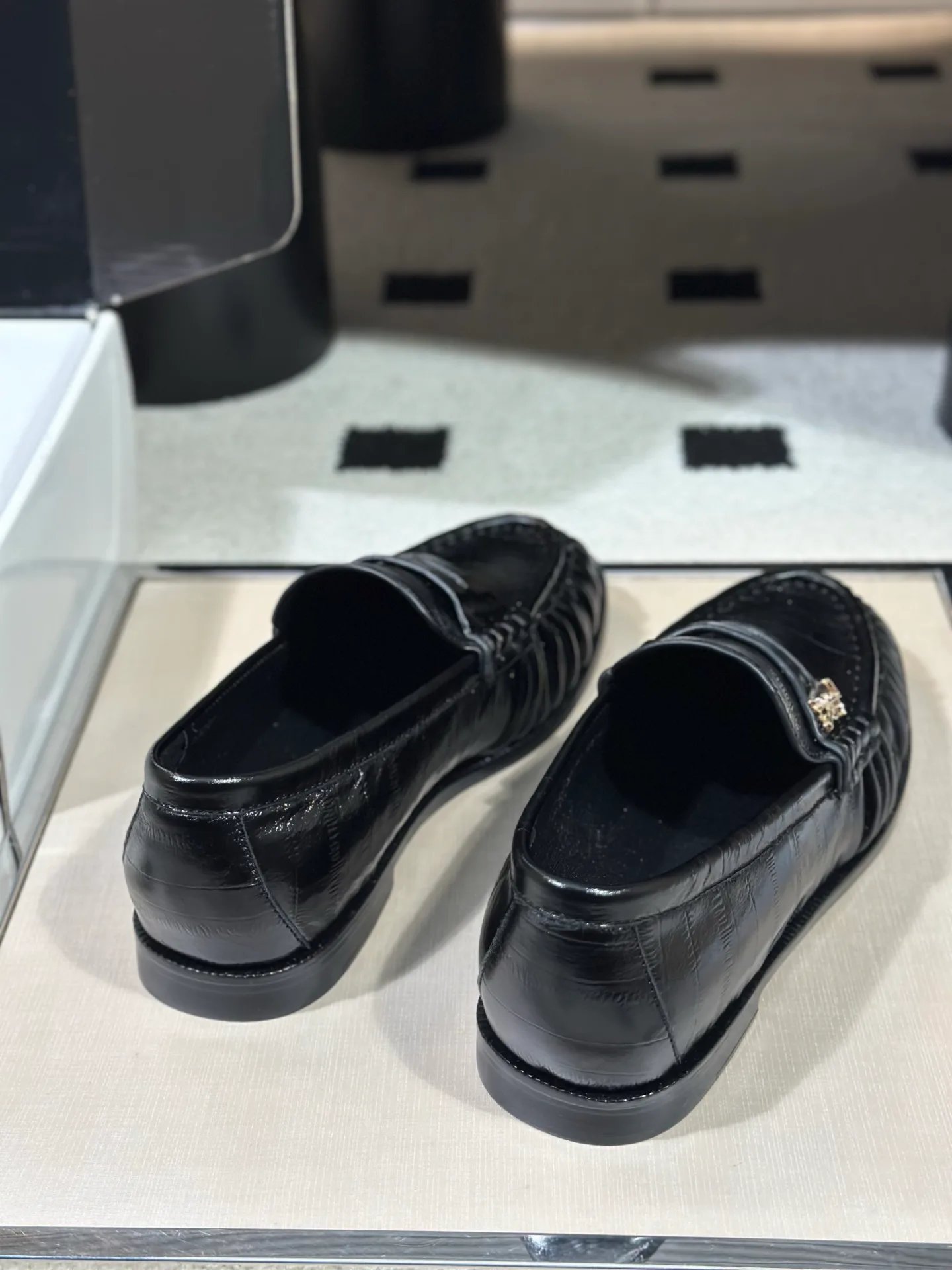 Women's Loafers And Moccasins SAINT LAURENT 18041767