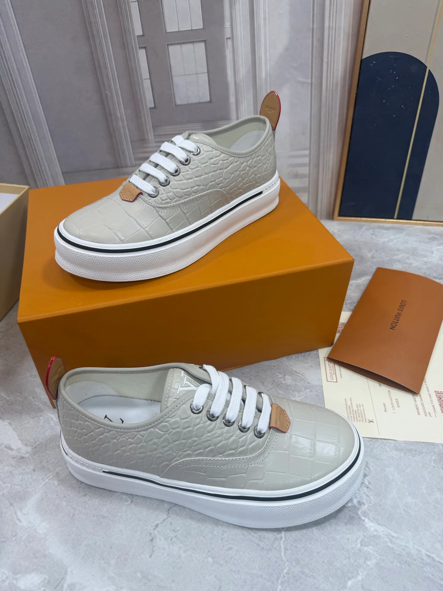 Men's Sneakers LOUIS VUITTON 18190062