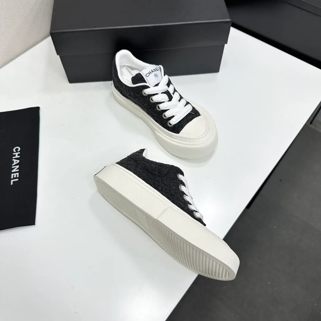 Women's Sneakers CHANEL 17825113