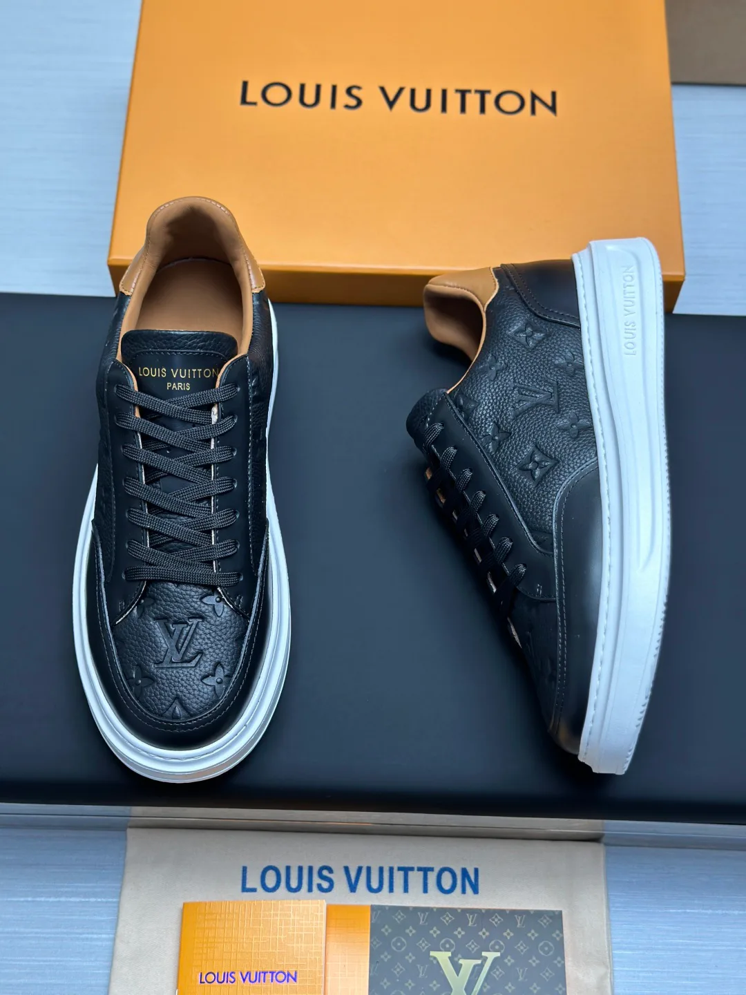 Men's Sneakers LOUIS VUITTON 18555435