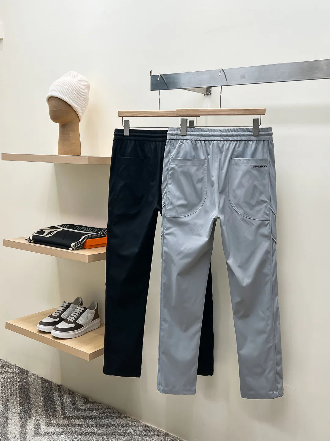 Men's Trousers GIVENCHY 18499215