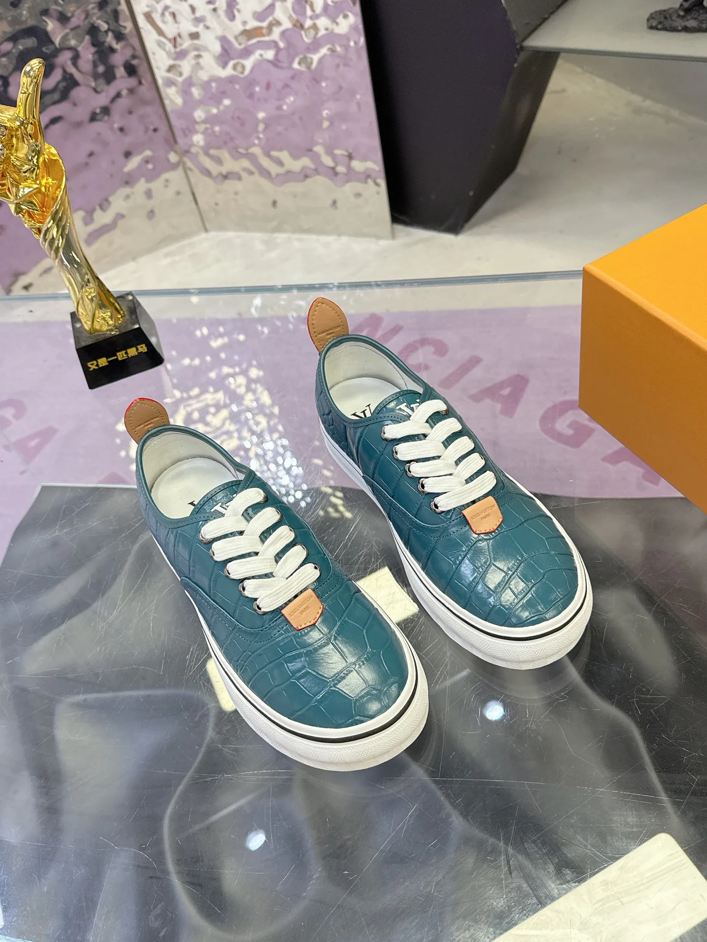 Men's Sneakers LOUIS VUITTON 17930915