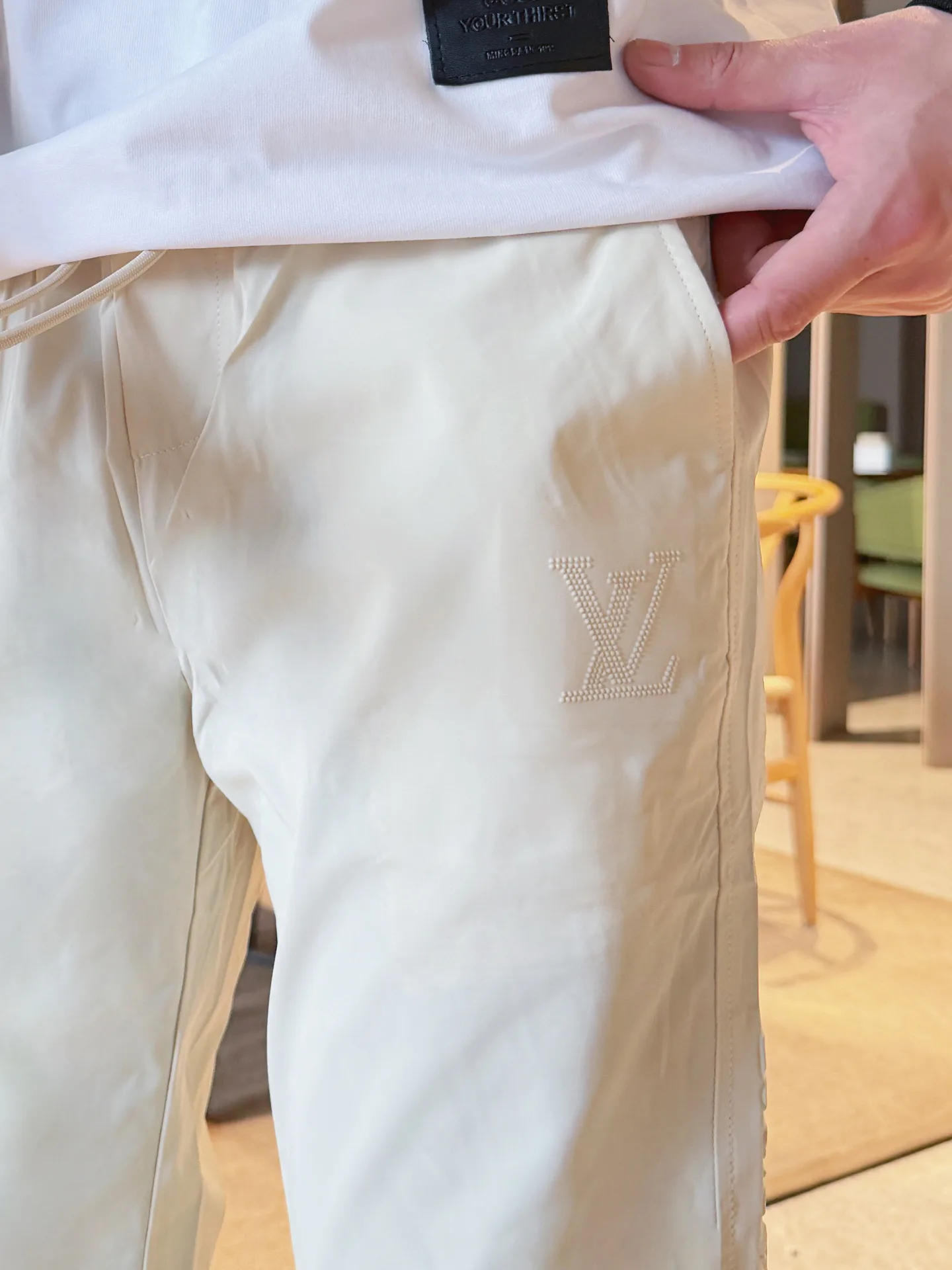 Men's Trousers LOUIS VUITTON 18345818