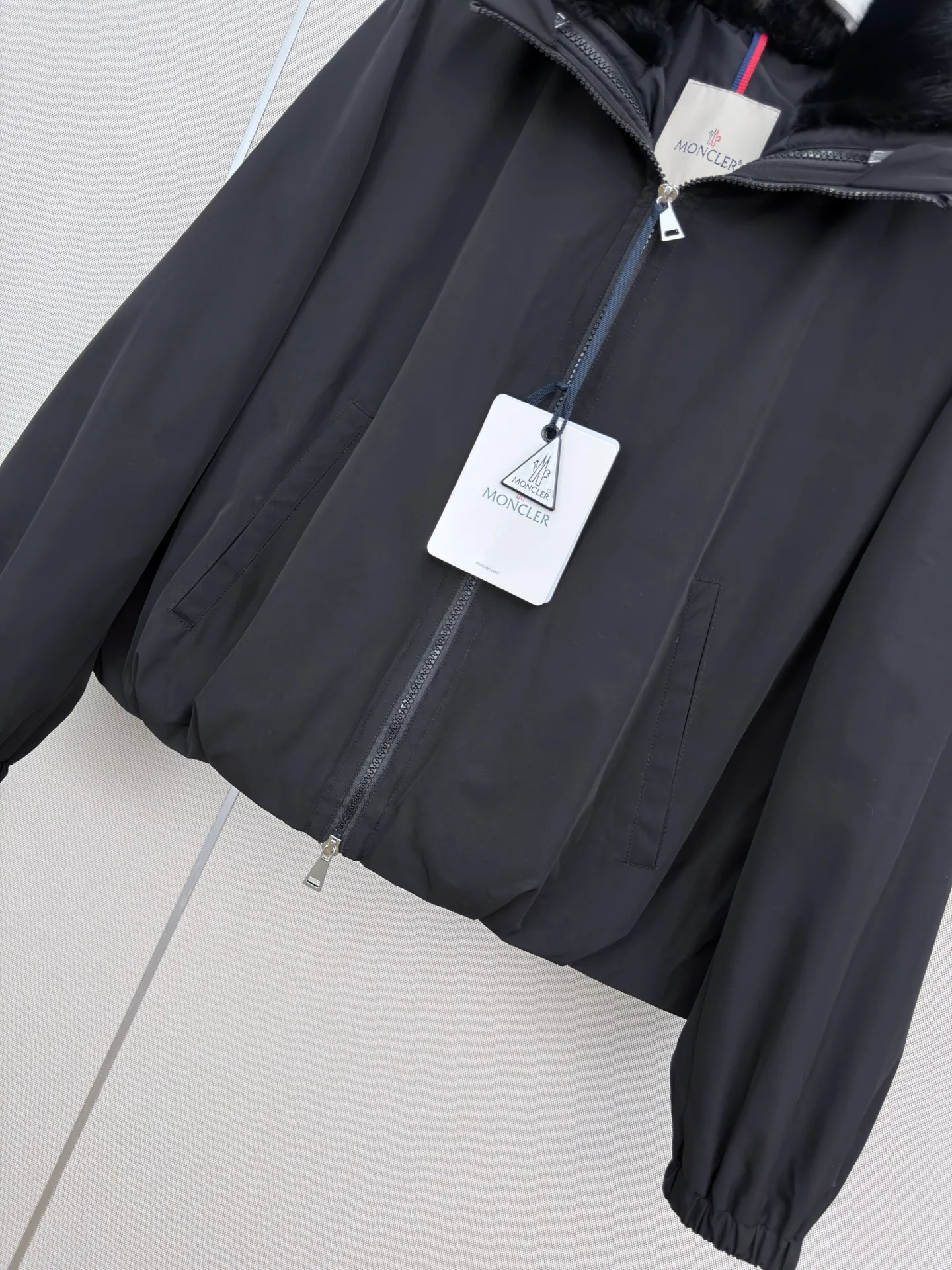 Women's Jackets And Down Jackets MONCLER 17919448