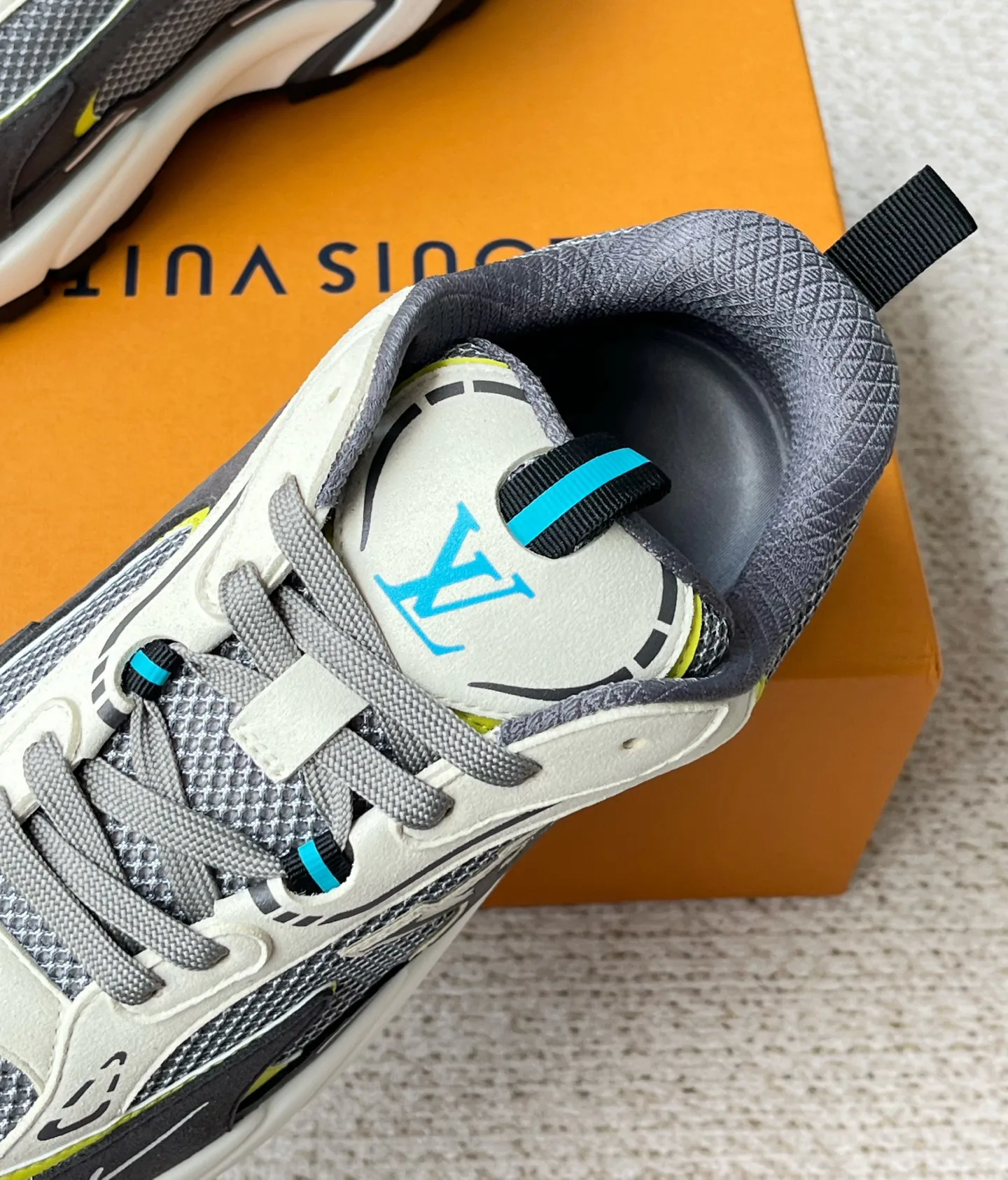 Men's Sneakers LOUIS VUITTON 17972106
