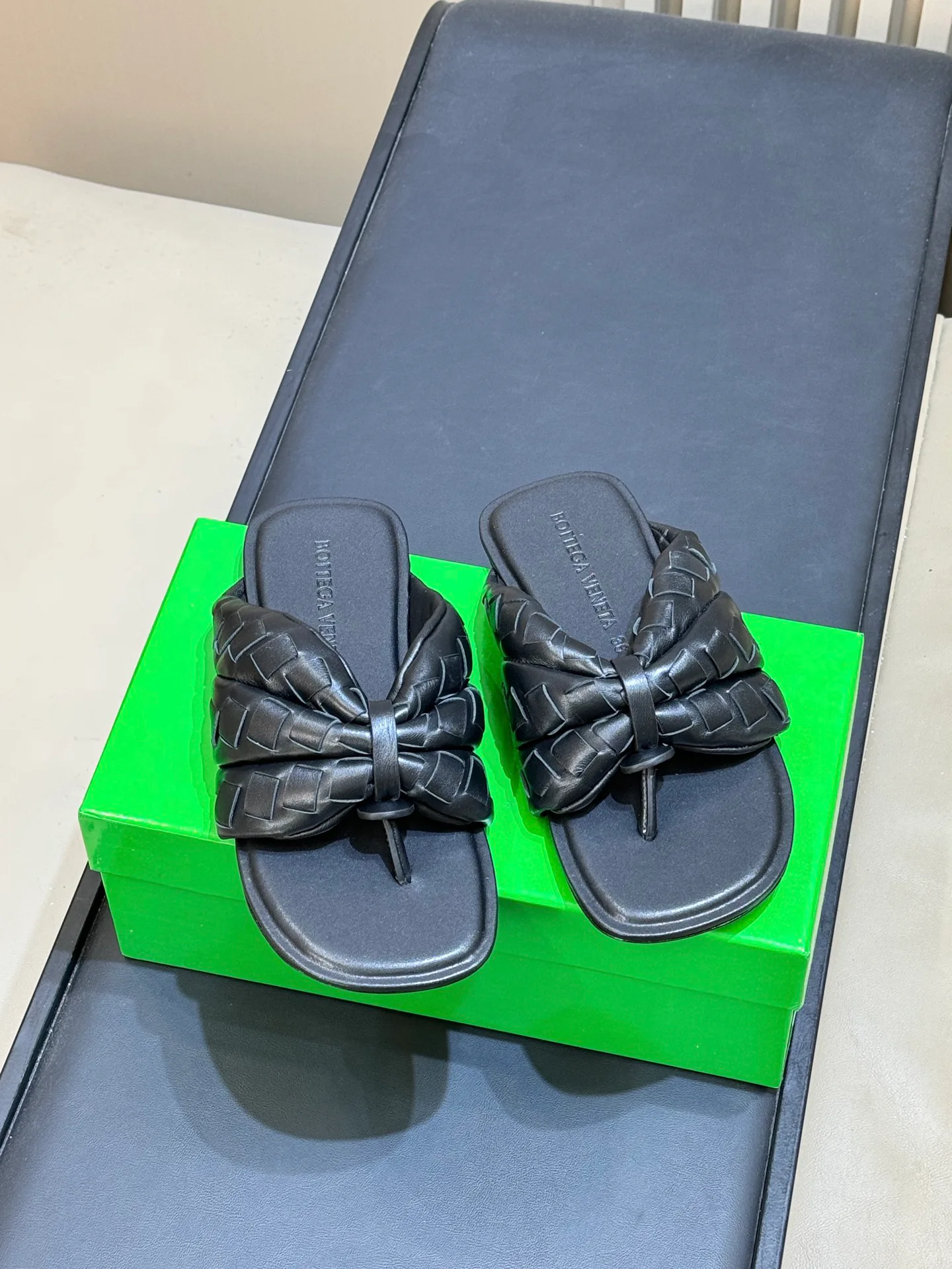 Women's Flip-Flops BOTTEGA VENETA 18073676