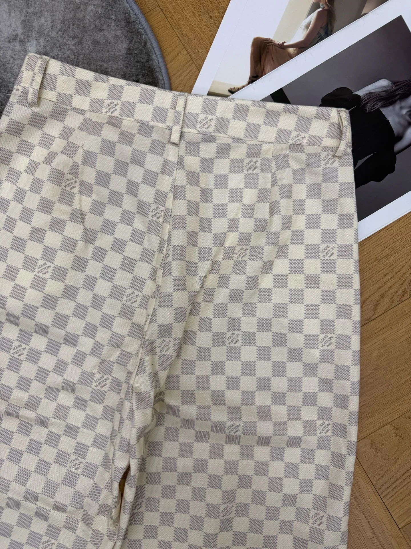 Women's Trousers LOUIS VUITTON 18348266