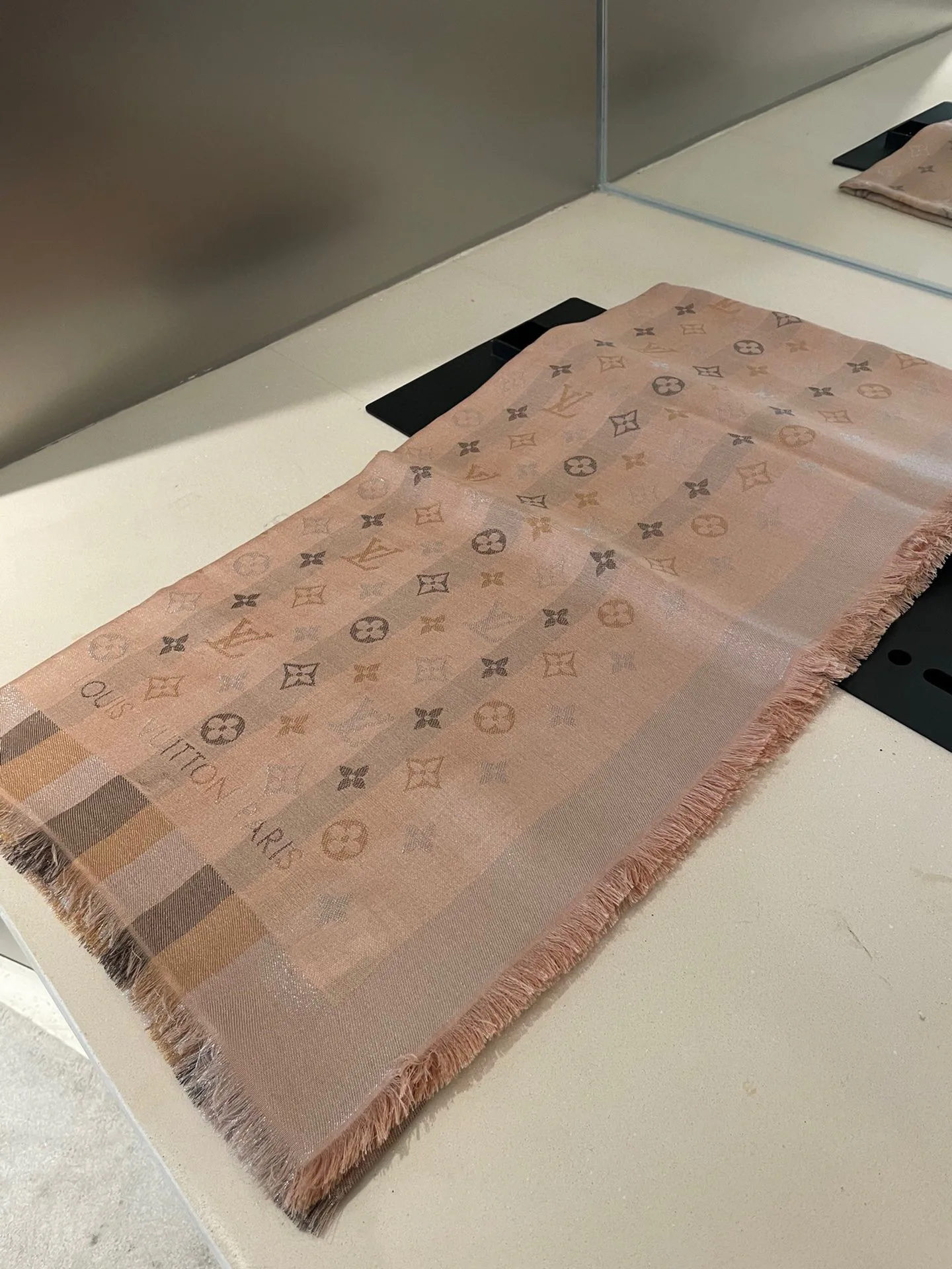 Scarves LOUIS VUITTON 18093339