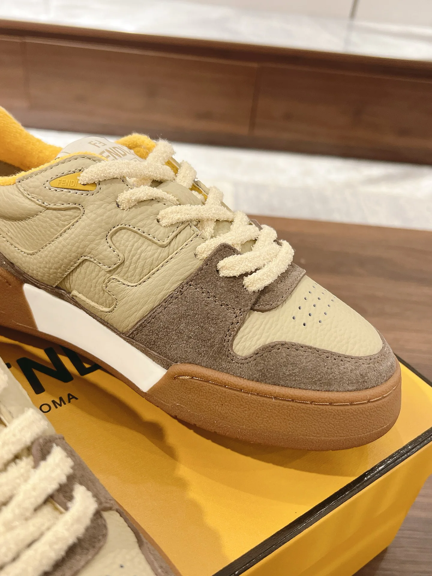 Women's Sneakers FENDI 18219593