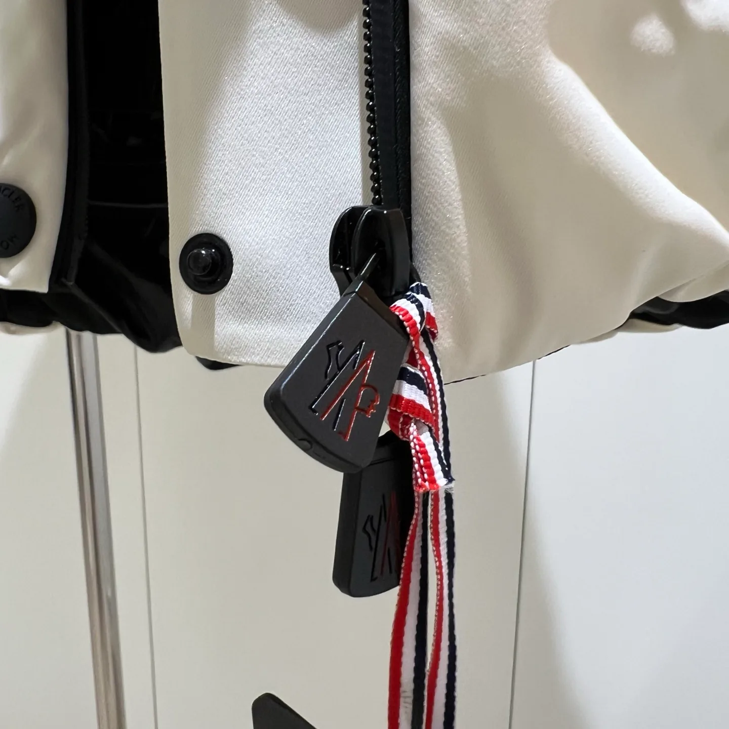 Women's Jackets And Down Jackets MONCLER 18180078